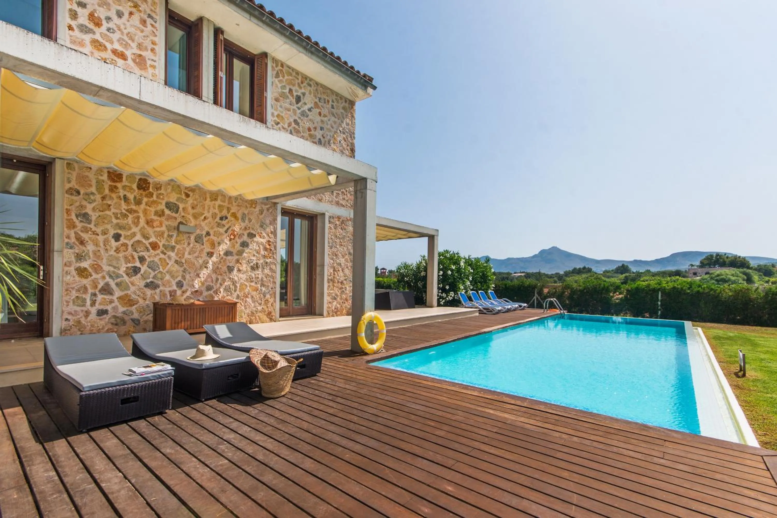 Property building in Villa Barcares Gran for 10, pool, gym and close to beach