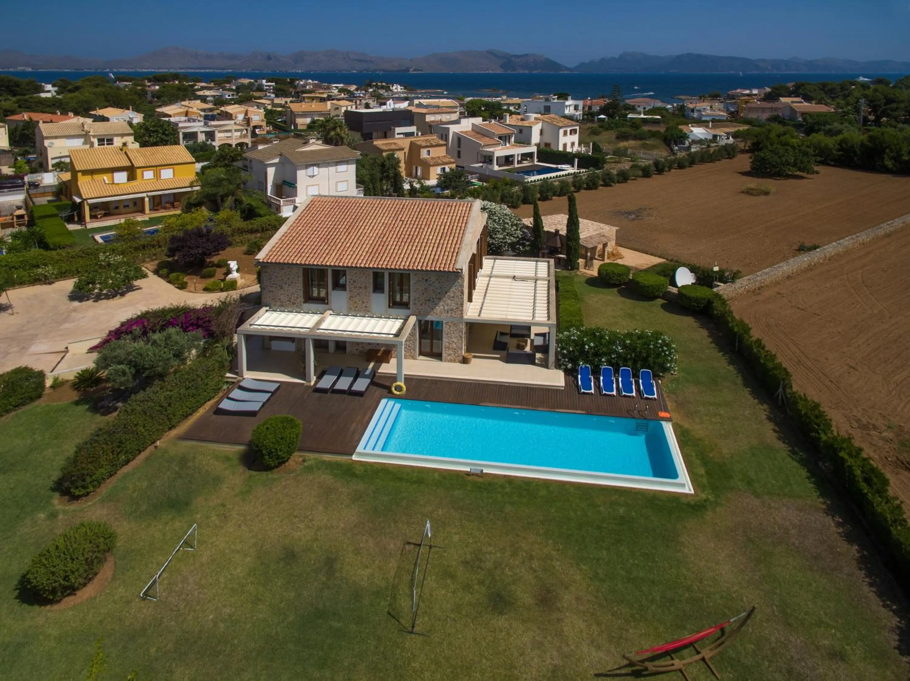 Bird's eye view in Villa Barcares Gran for 10, pool, gym and close to beach