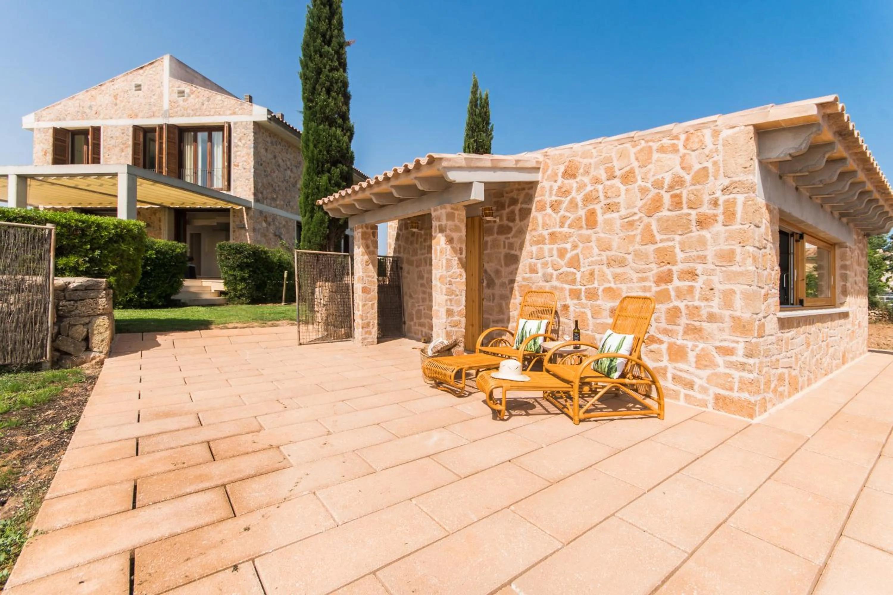 Property building in Villa Barcares Gran for 10, pool, gym and close to beach