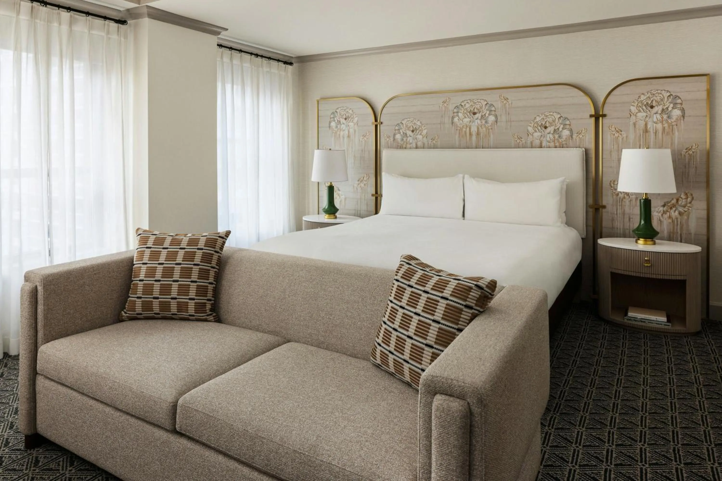 Photo of the whole room, Bed in The Talbott, Autograph Collection