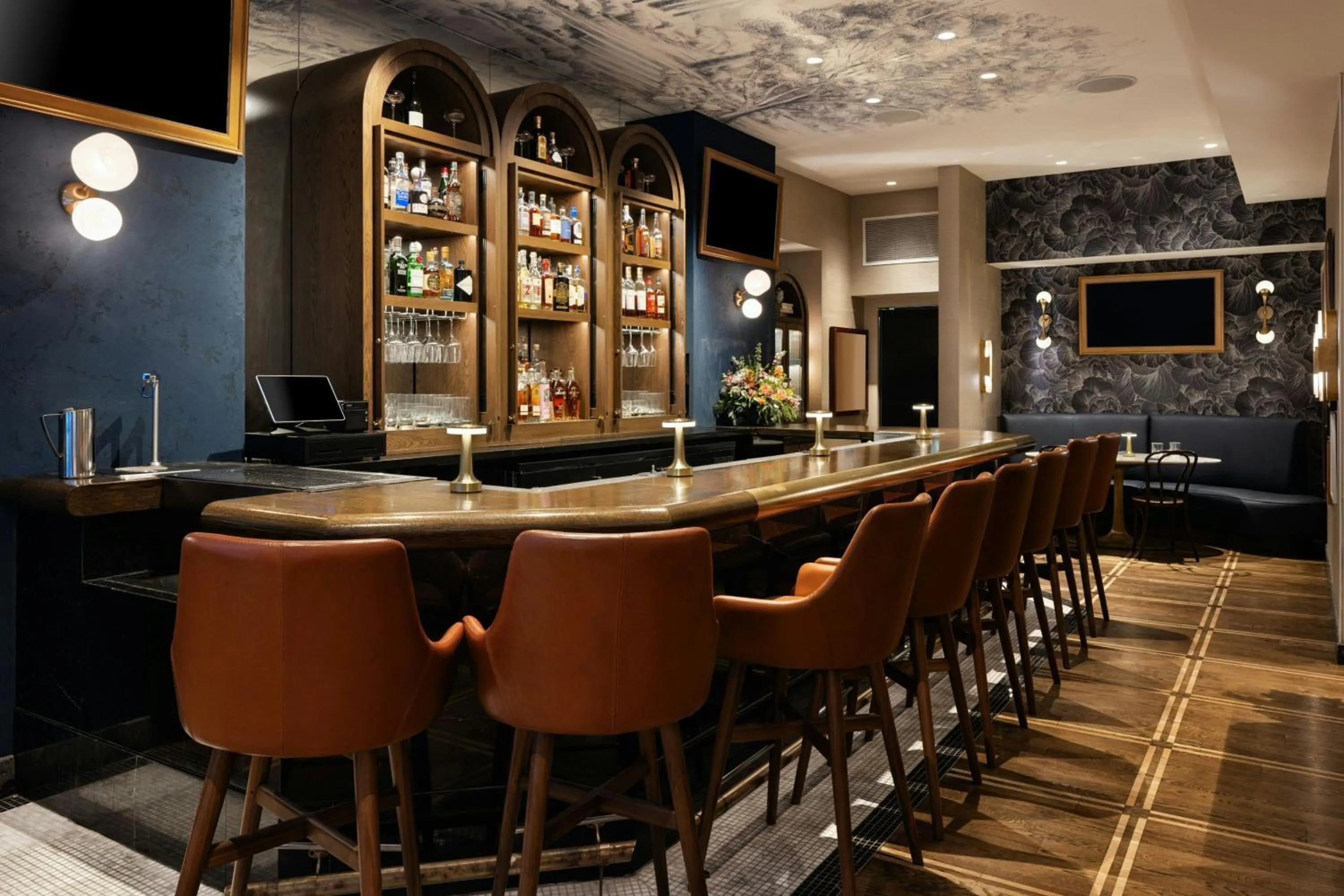 Lounge or bar in The Talbott, Autograph Collection
