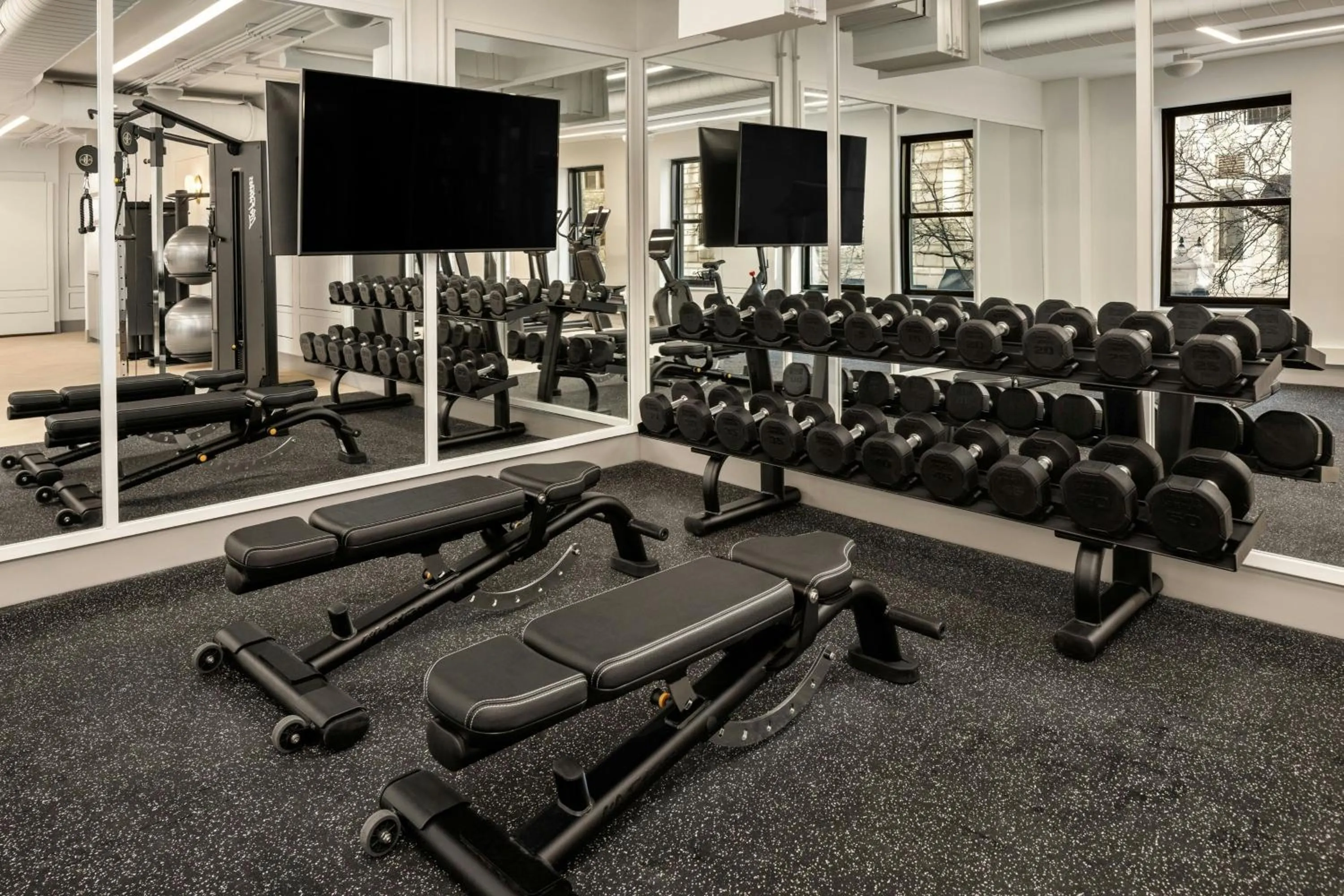 Fitness centre/facilities in The Talbott, Autograph Collection