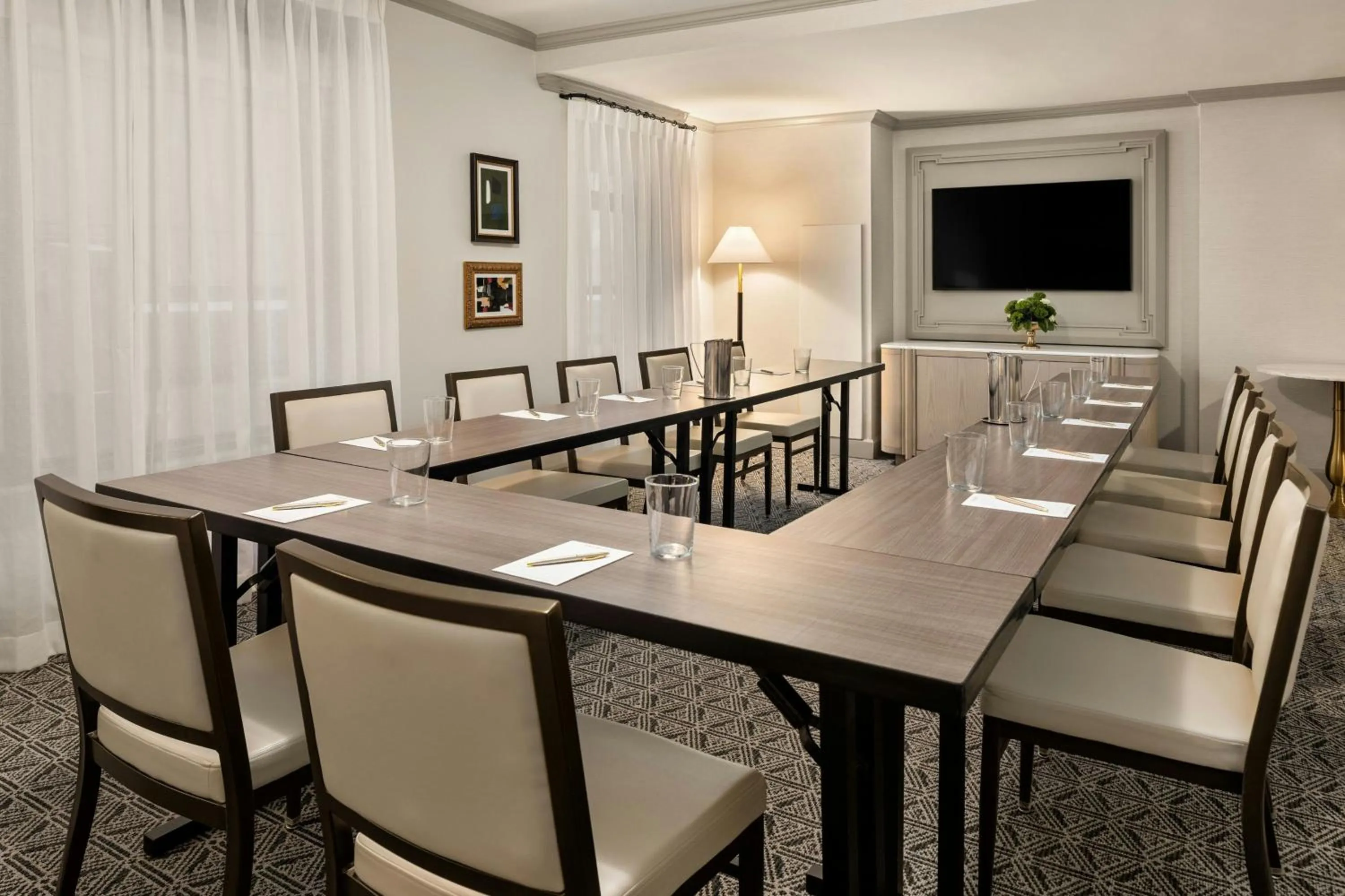 Meeting/conference room in The Talbott, Autograph Collection