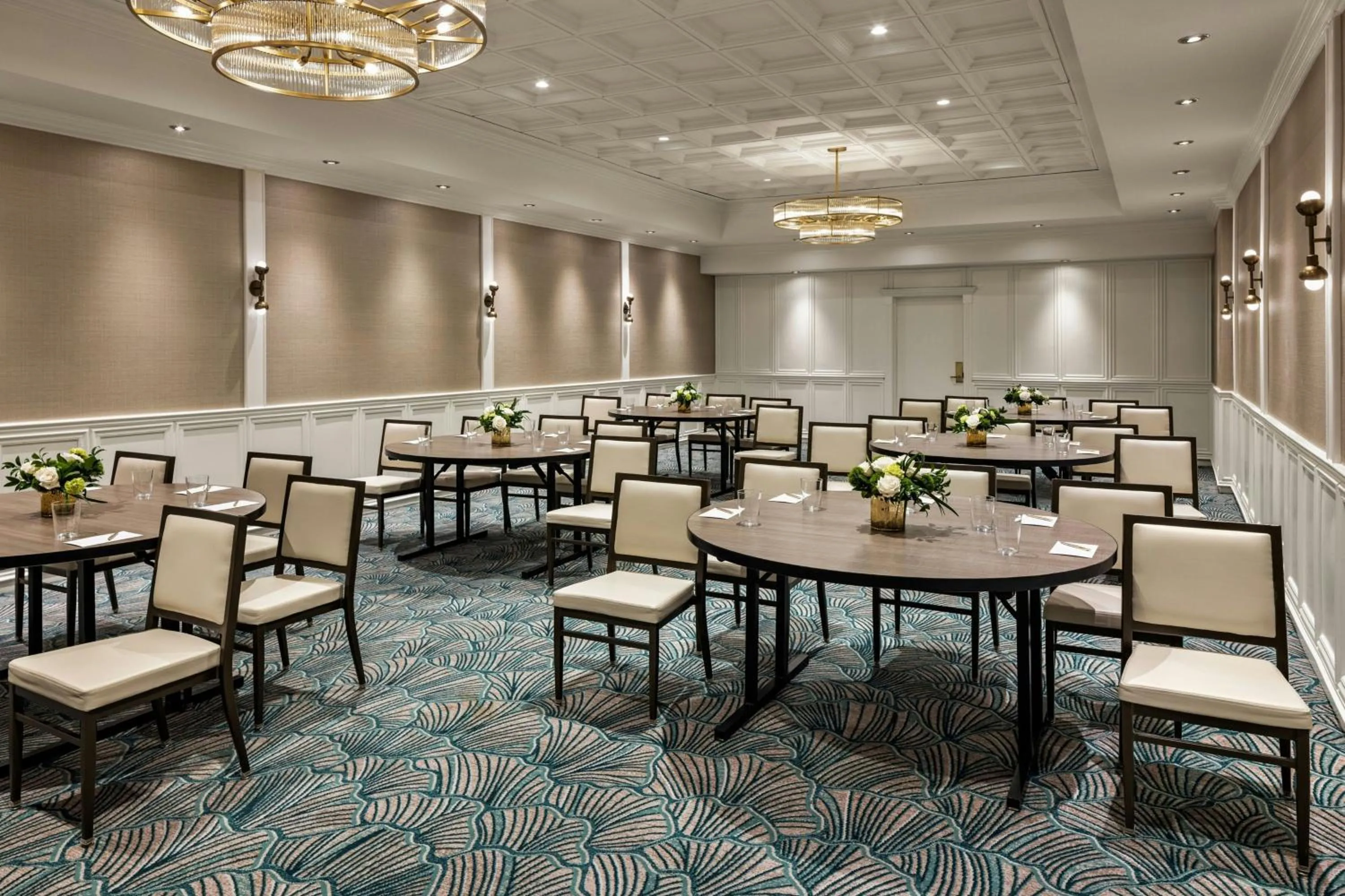 Meeting/conference room in The Talbott, Autograph Collection