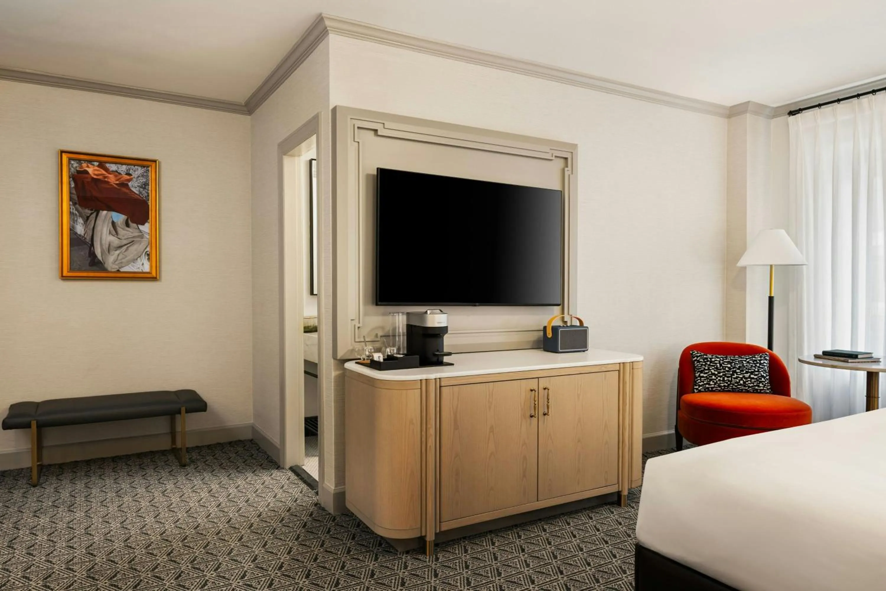 Photo of the whole room, Bed in The Talbott, Autograph Collection