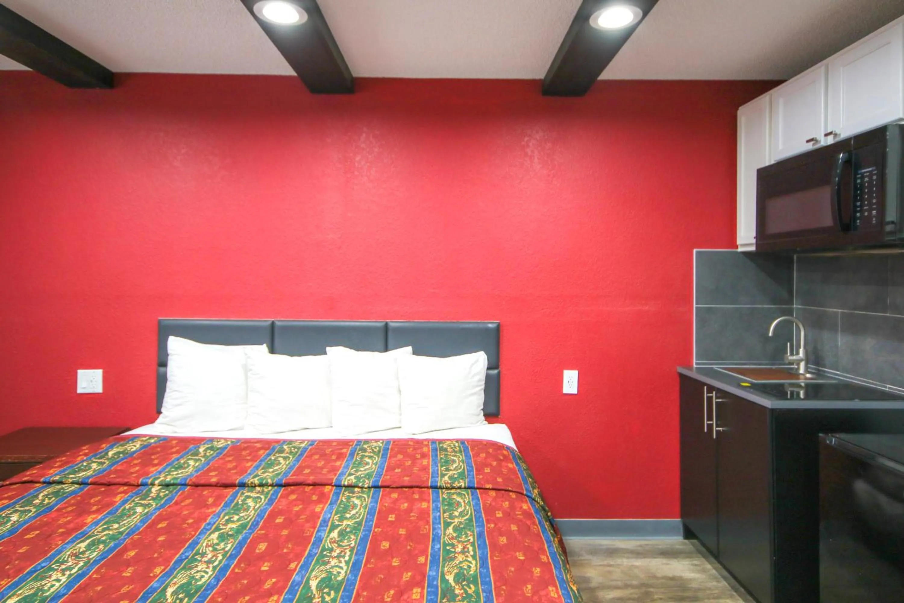 Bedroom, Bed in Marshall Lodge By OYO Hwy 65