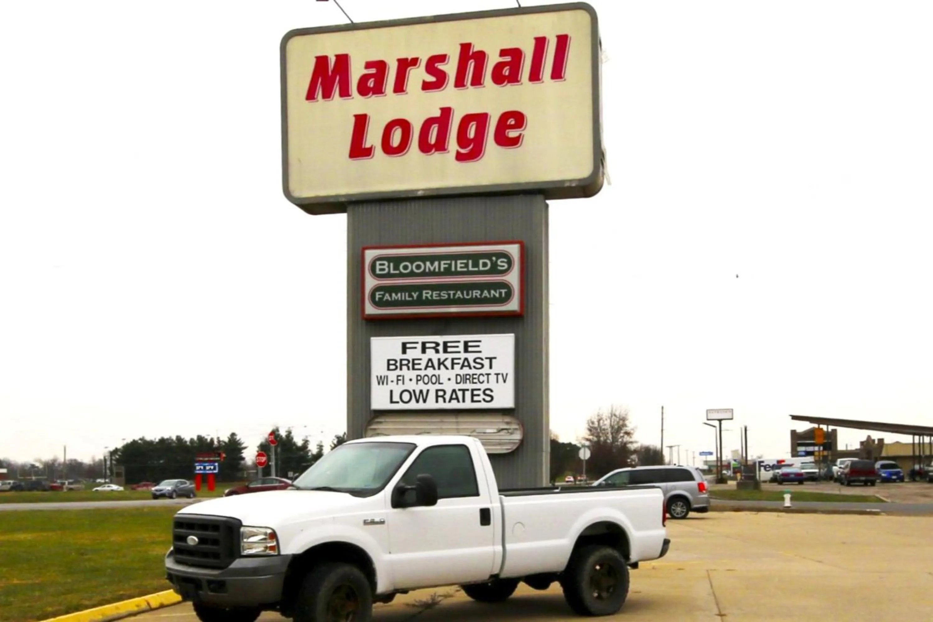 Facade/entrance in Marshall Lodge By OYO Hwy 65