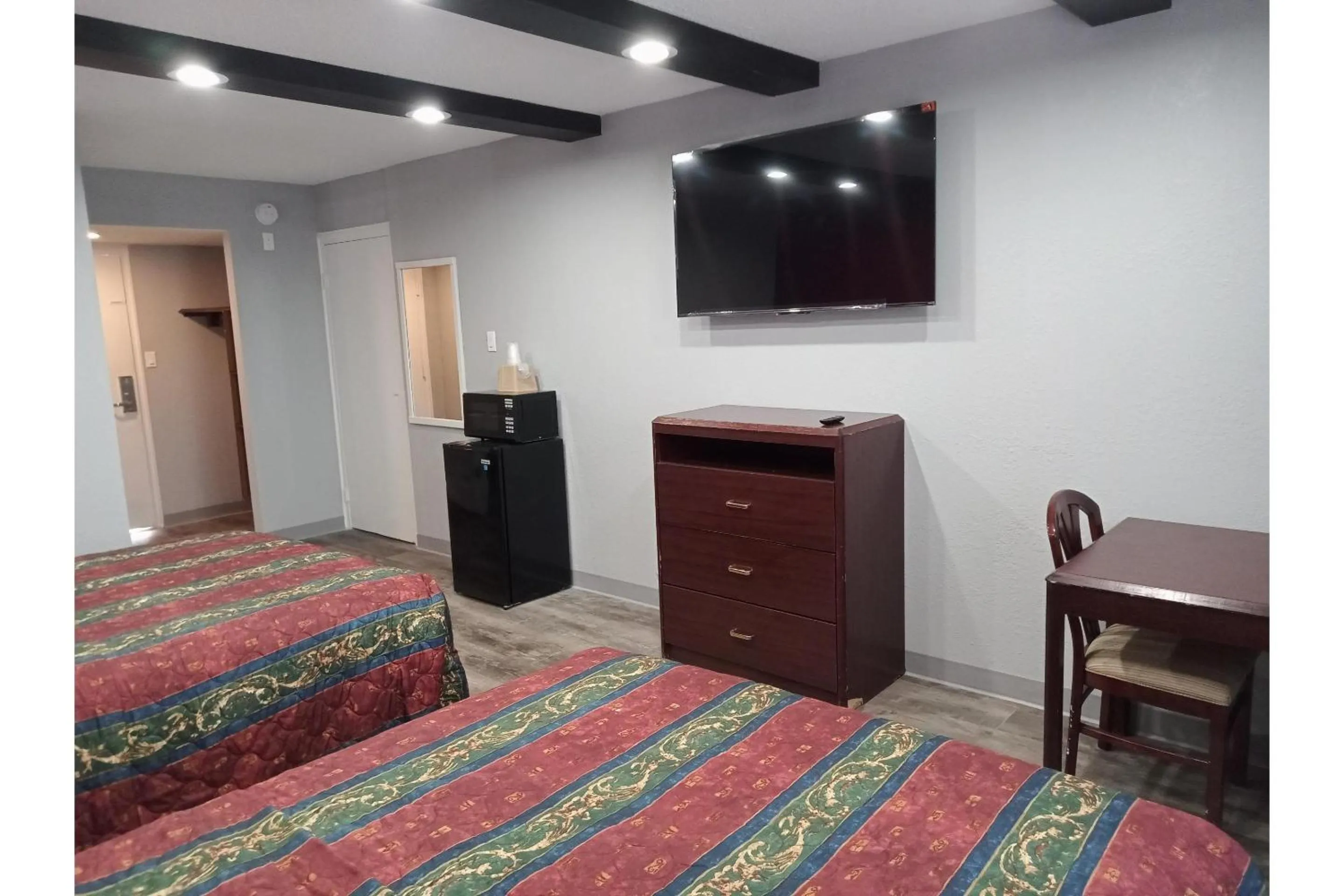 Bedroom, Bed in Marshall Lodge By OYO Hwy 65