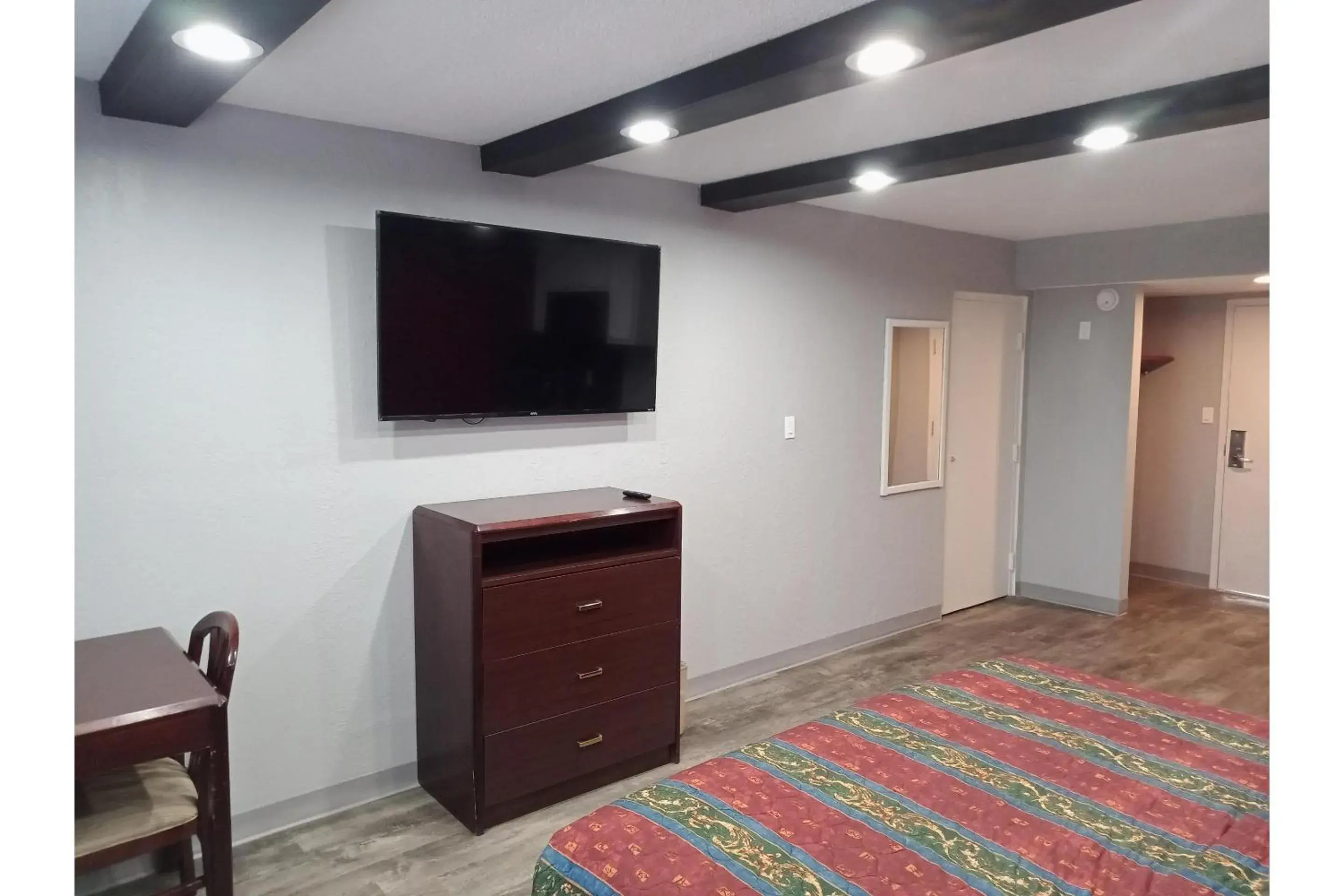 King Bed with Kitchenette Non-Smoking in Marshall Lodge By OYO Hwy 65 King Bed with Kitchenette Non-Smoking in Marshall Lodge By OYO Hwy 65