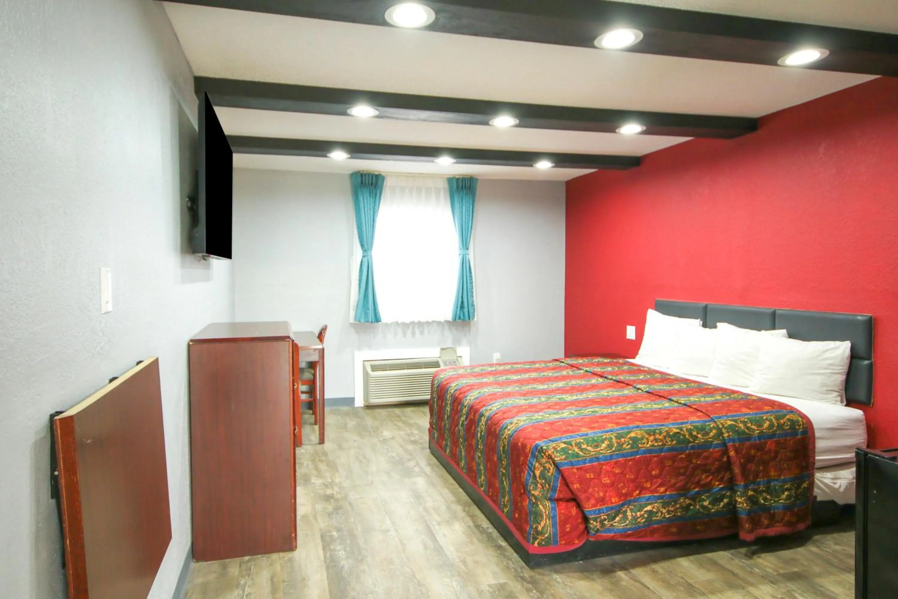 Bedroom, Bed in Marshall Lodge By OYO Hwy 65