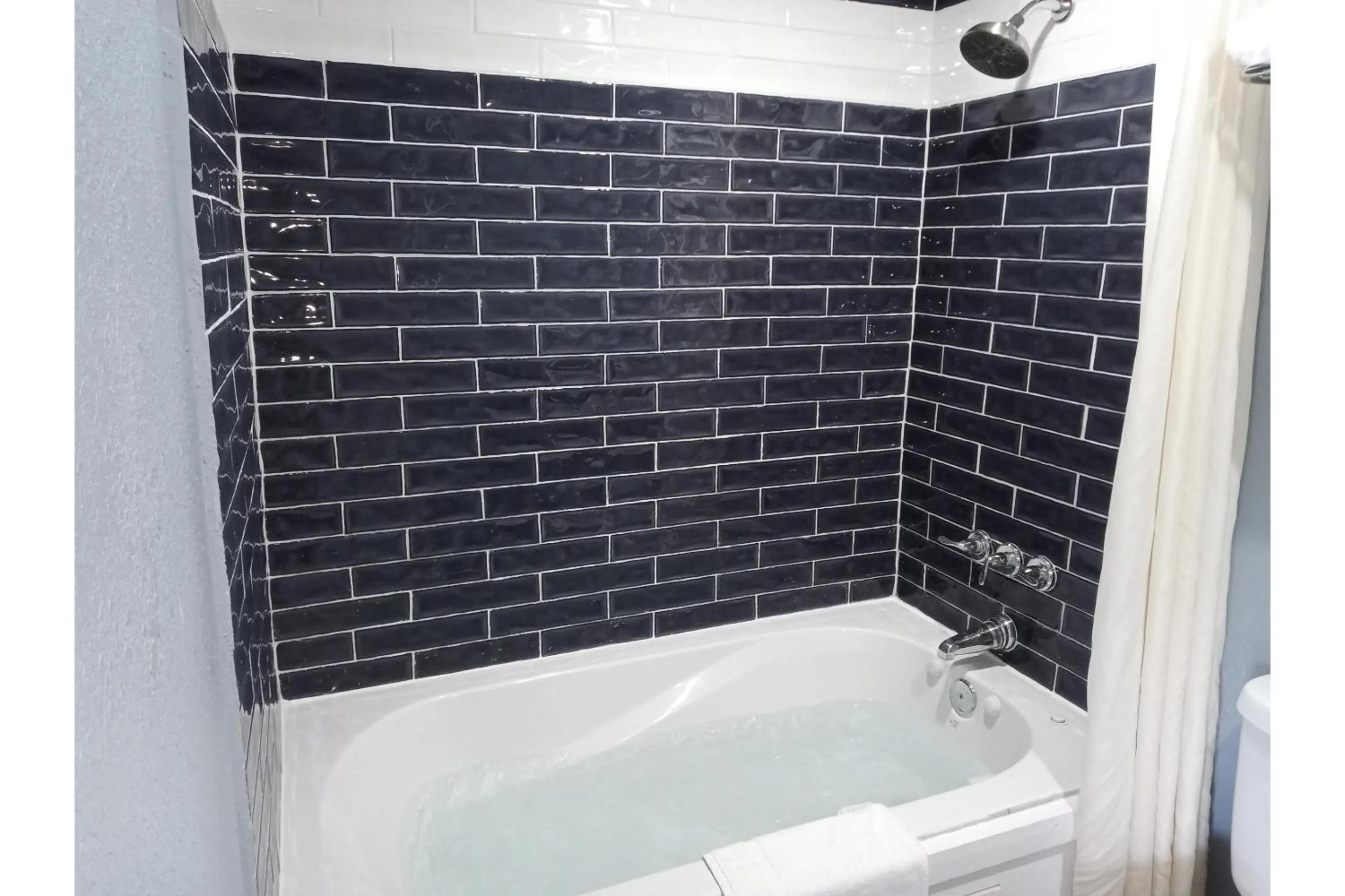 Hot Tub in Marshall Lodge By OYO Hwy 65