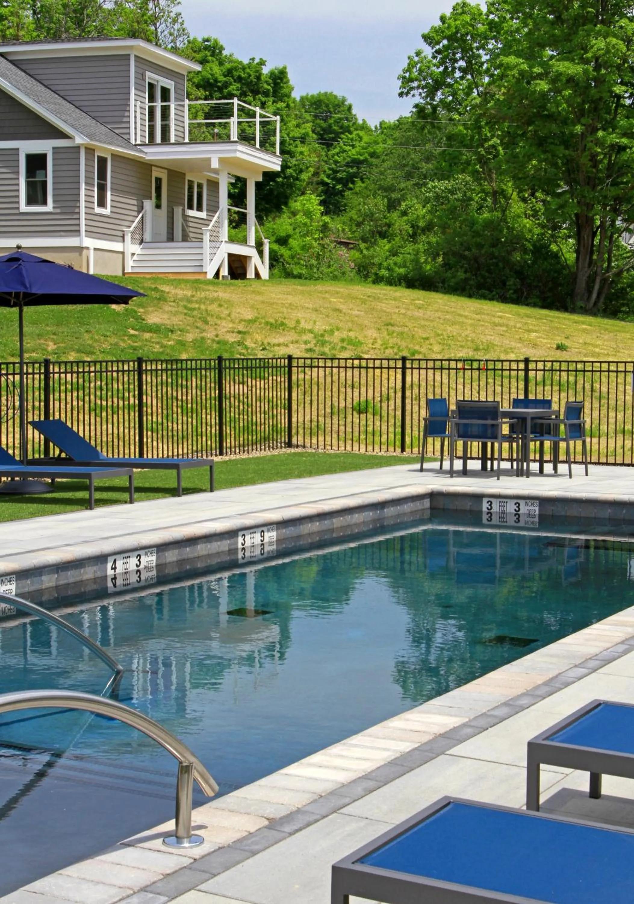 Swimming pool in Hotel Dylan