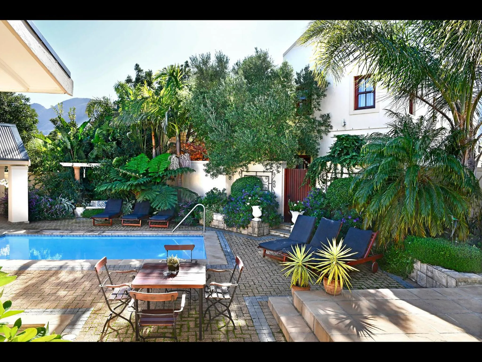 Garden in Petit & Grande Plaisir luxury self-catering