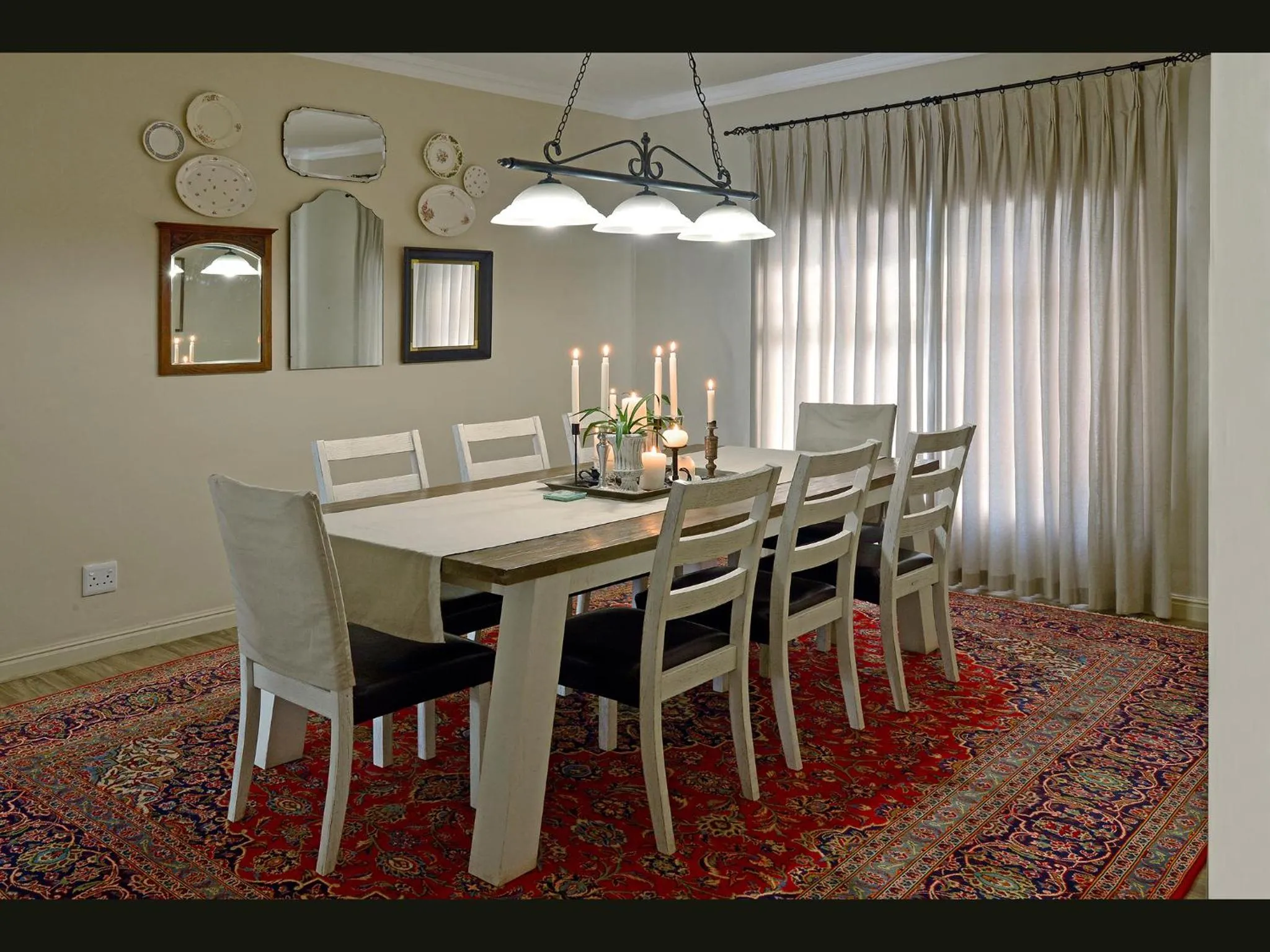 Dining area in Petit & Grande Plaisir luxury self-catering
