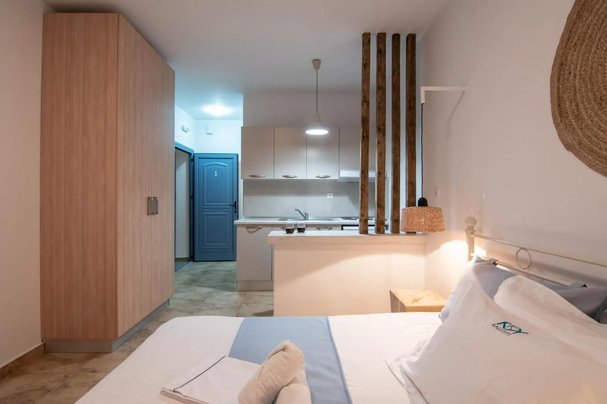 Bed in Kallisti Studios & Apartments