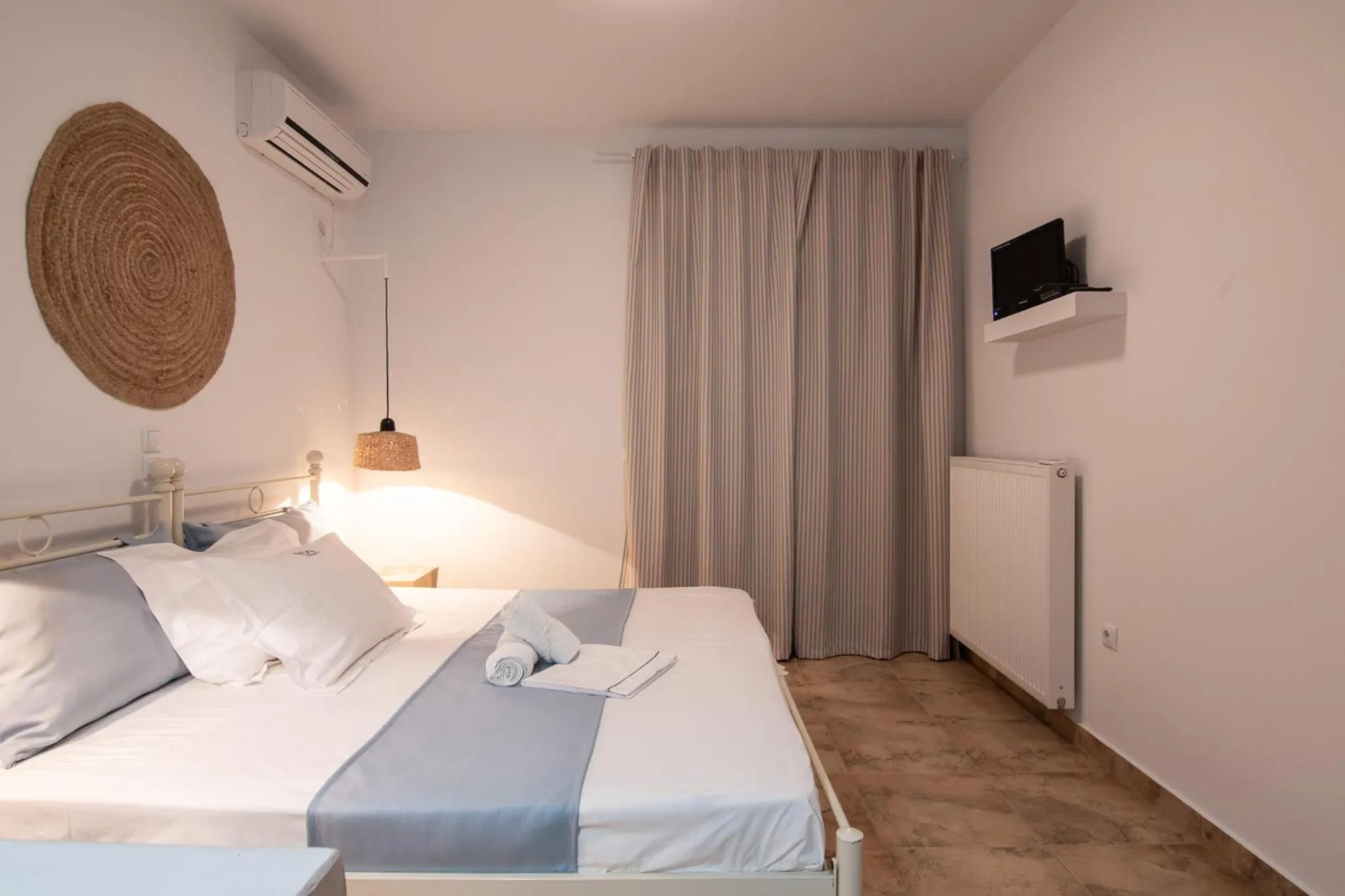 Bed in Kallisti Studios & Apartments