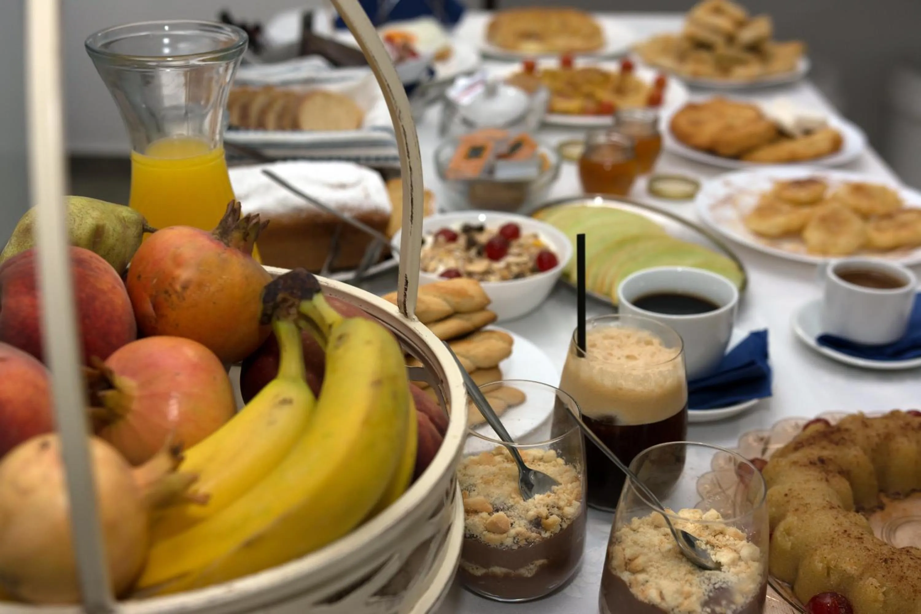 Food and drinks in Kallisti Studios & Apartments