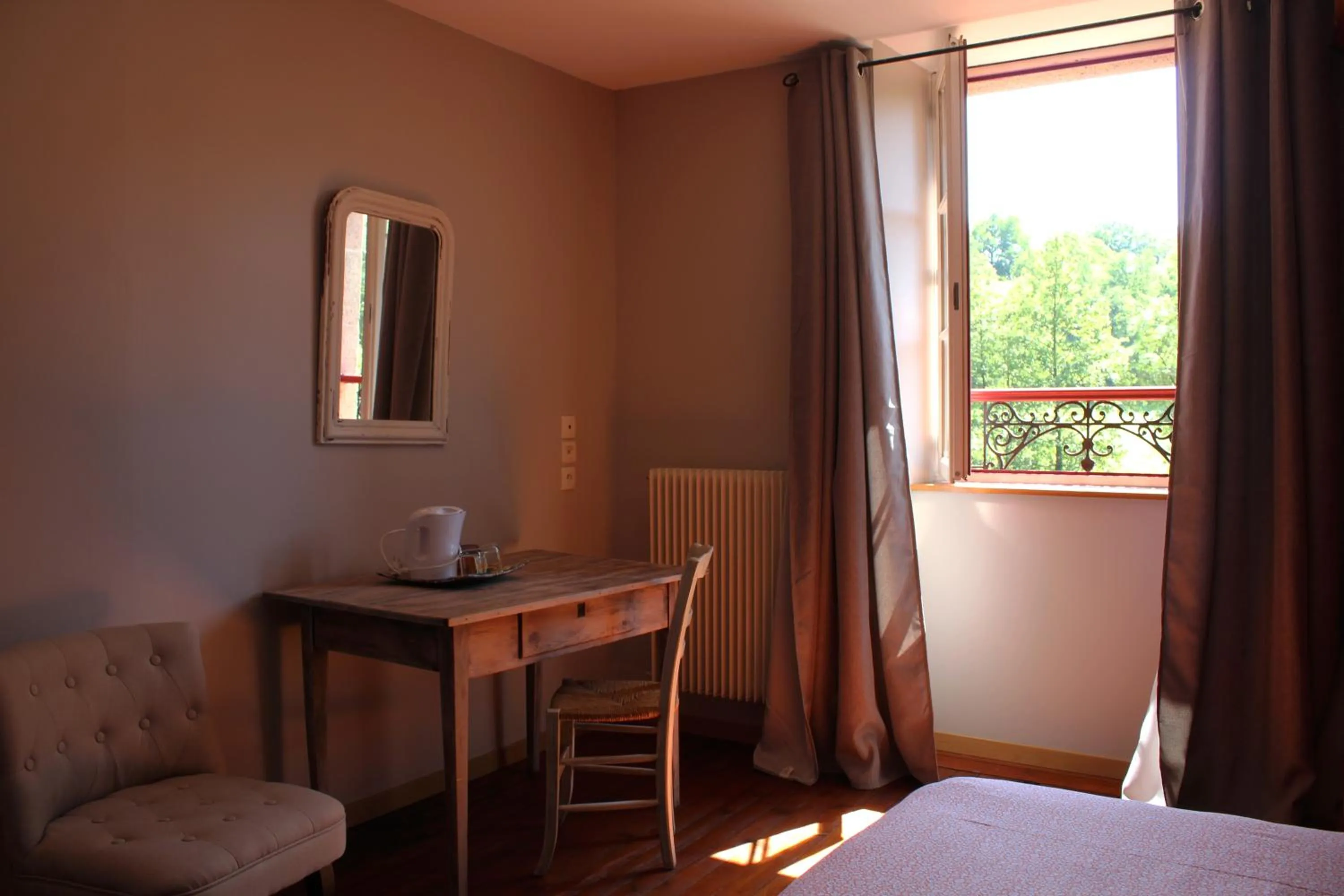 Decorative detail, Bed in Moulin Pont Vieux Chambres d'hôtes