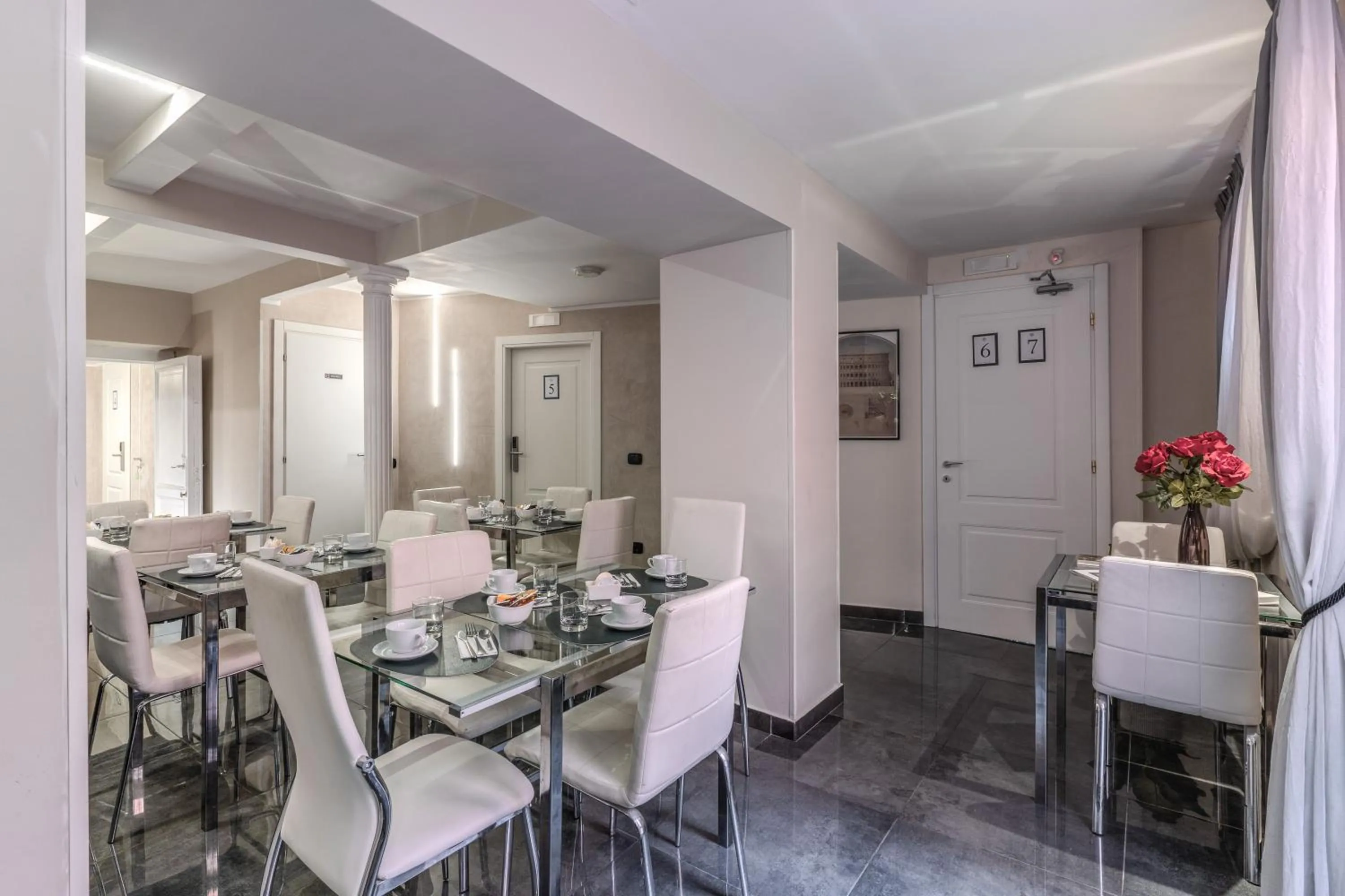 Breakfast in Operà Suites Pinciana