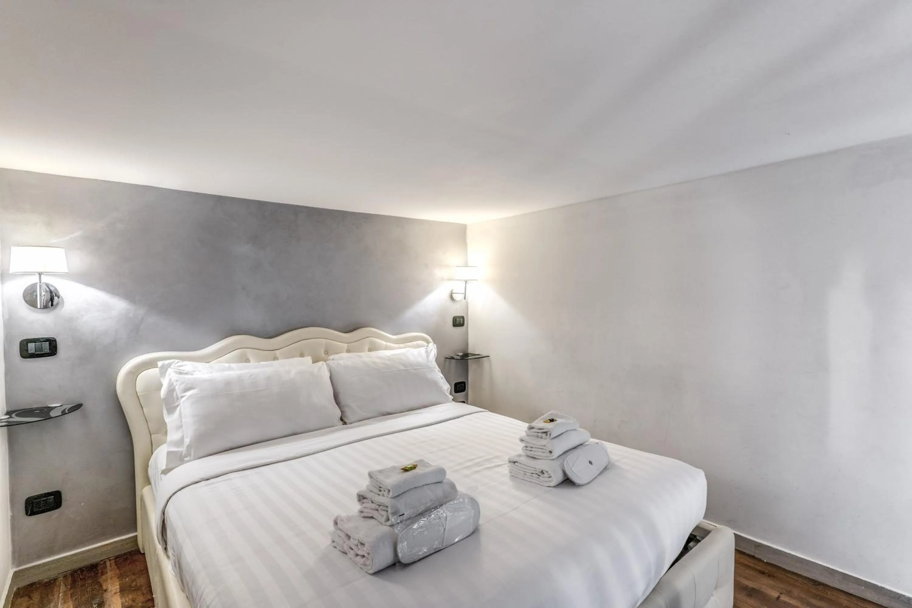 Bed in Operà Suites Pinciana