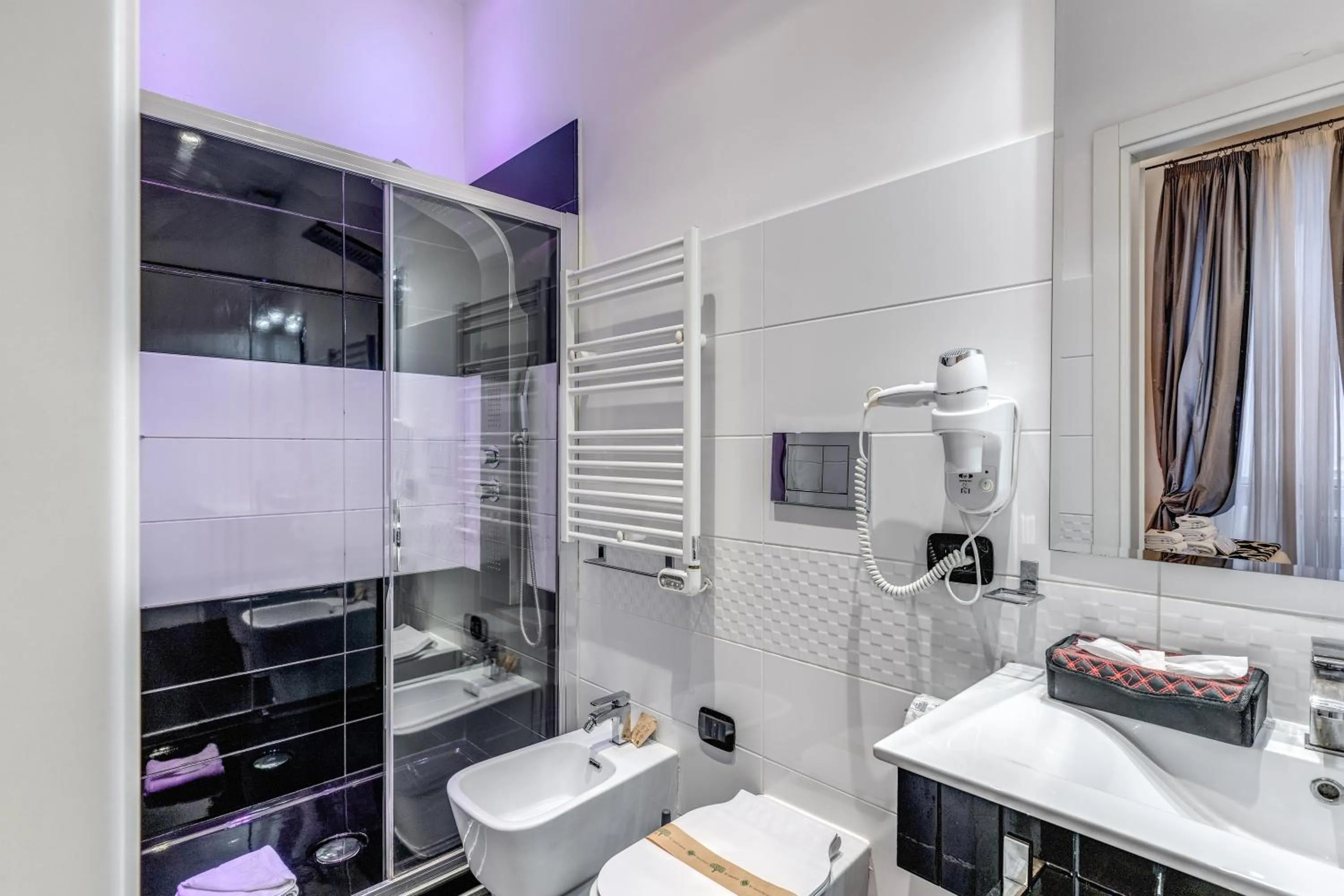 Bathroom in Operà Suites Pinciana