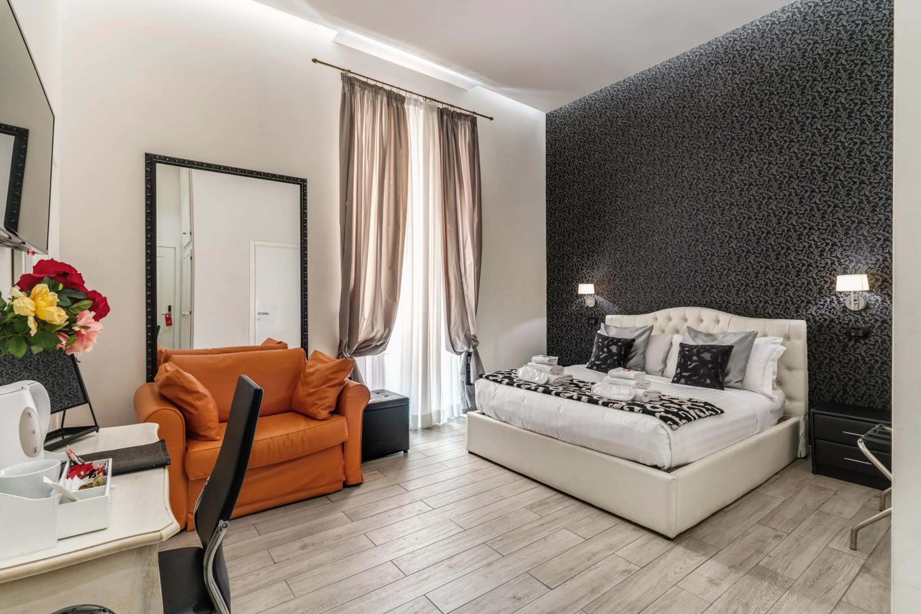 Photo of the whole room in Operà Suites Pinciana