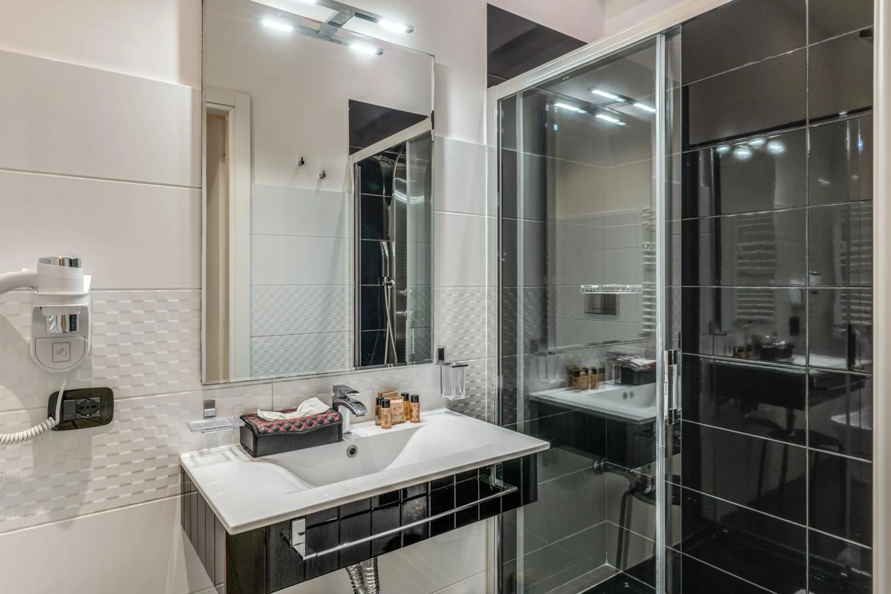 Bathroom in Operà Suites Pinciana