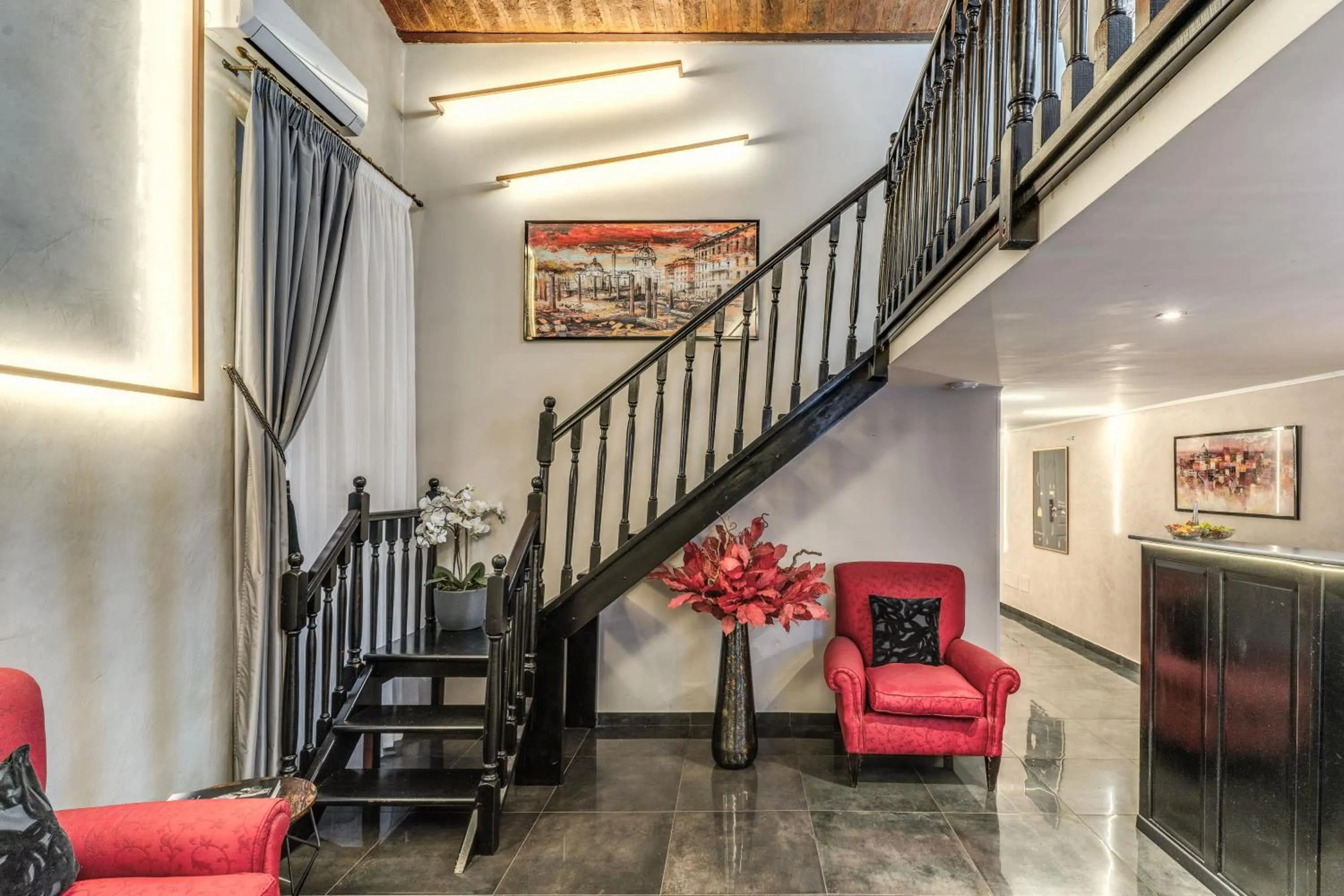 Lobby or reception in Operà Suites Pinciana