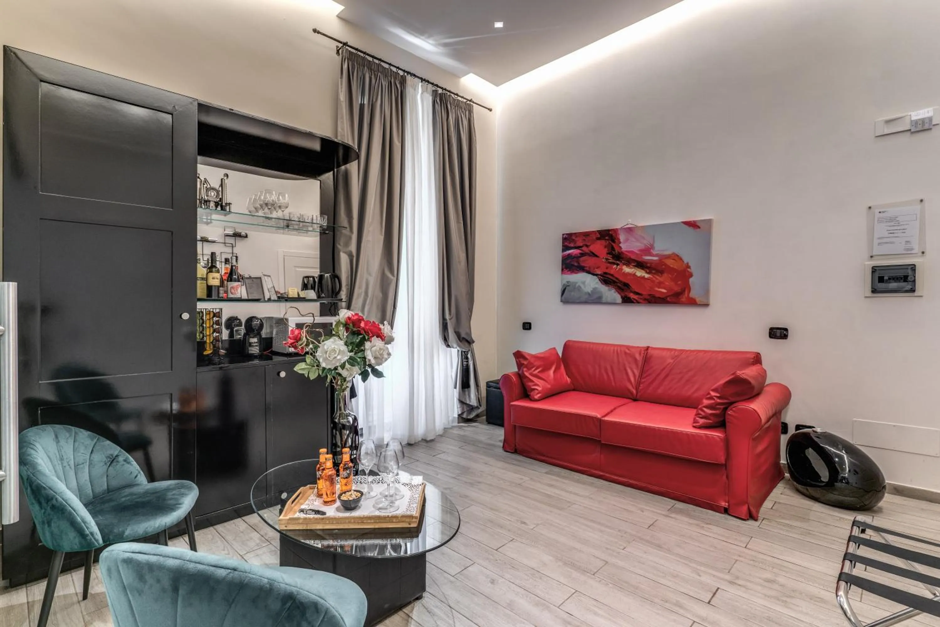 Photo of the whole room in Operà Suites Pinciana