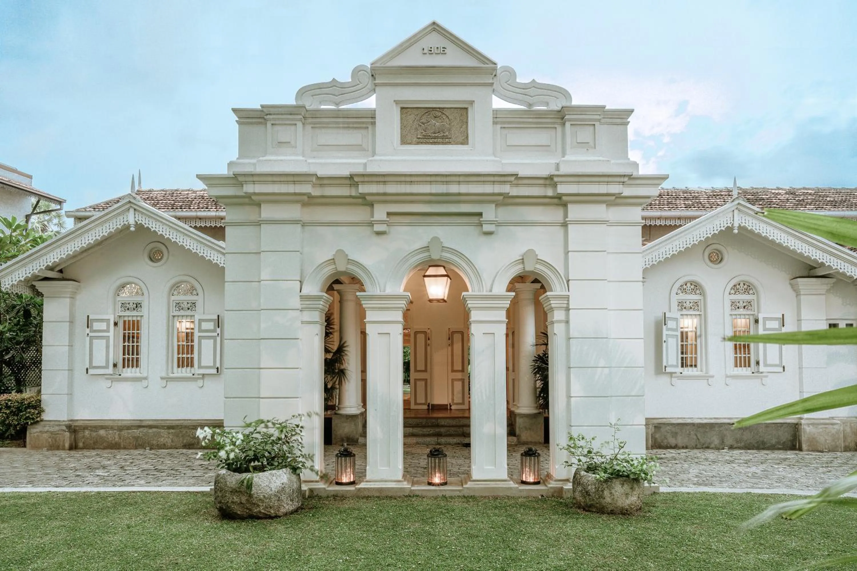 Property building in Maniumpathy Hotel