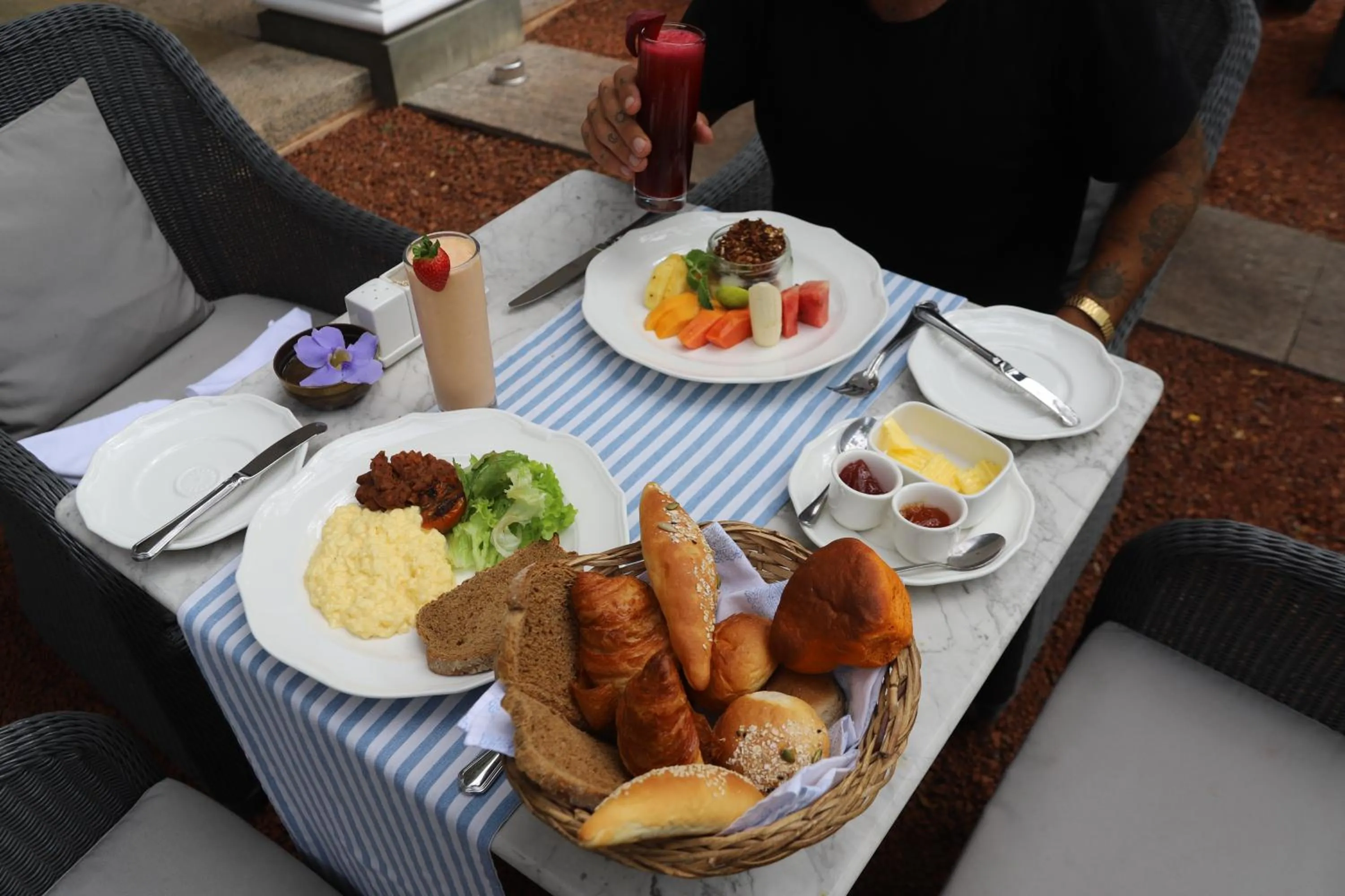 Food in Maniumpathy Hotel