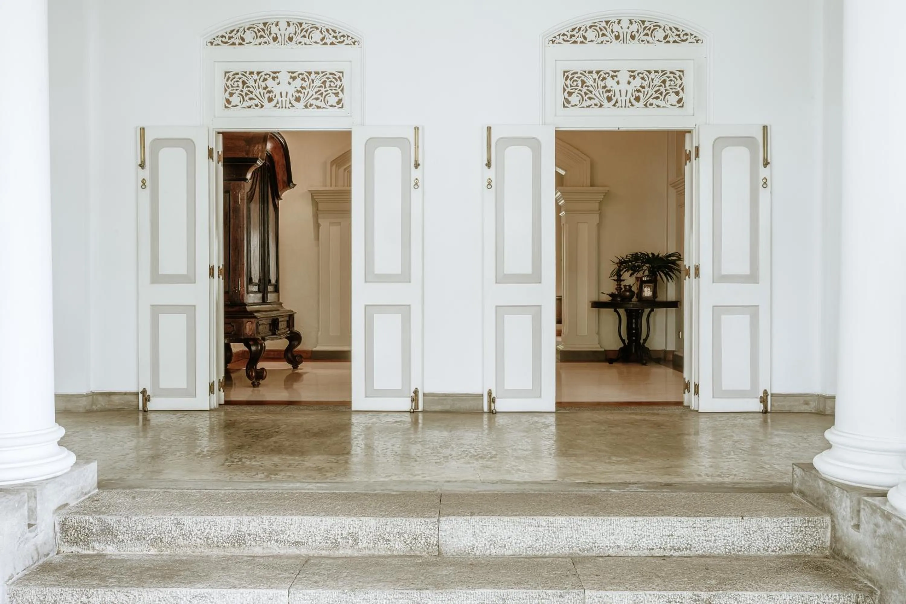 Facade/entrance in Maniumpathy Hotel