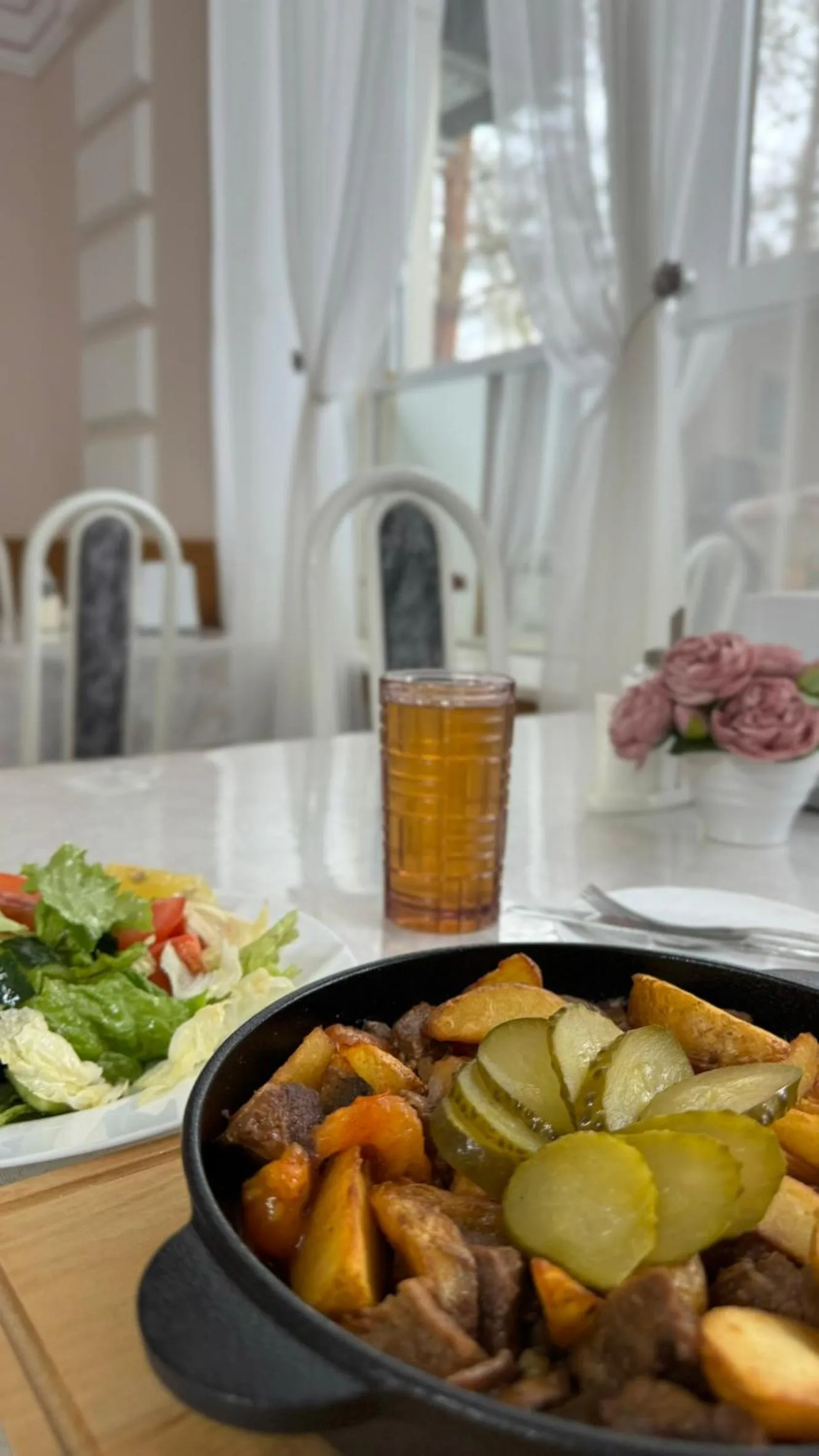 Restaurant/places to eat in Aktobe Hotel