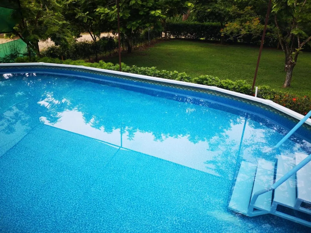 Swimming pool in Hotel Cabinas el Tecal