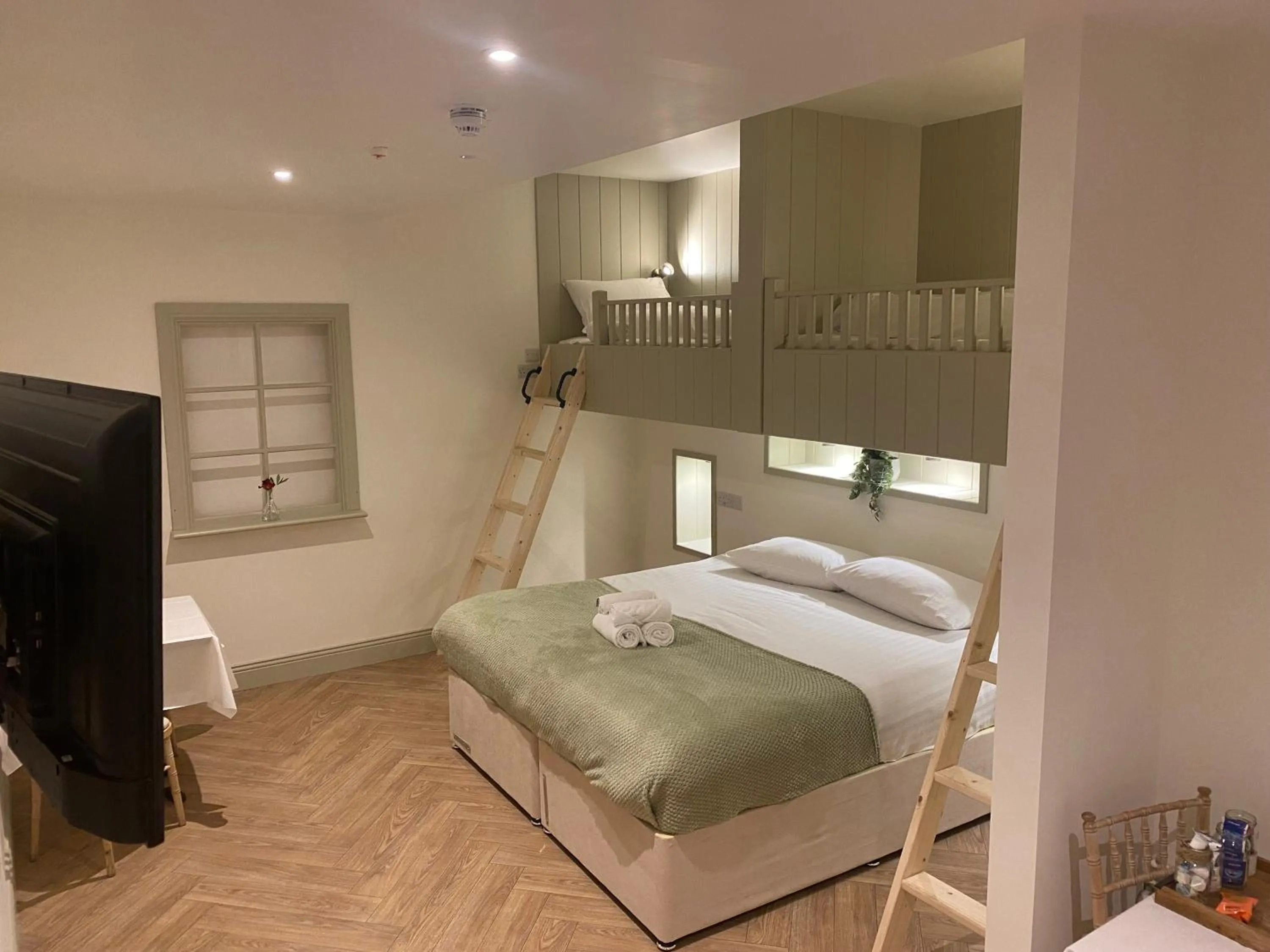 Bed in Walsh's Hotel and Apartments