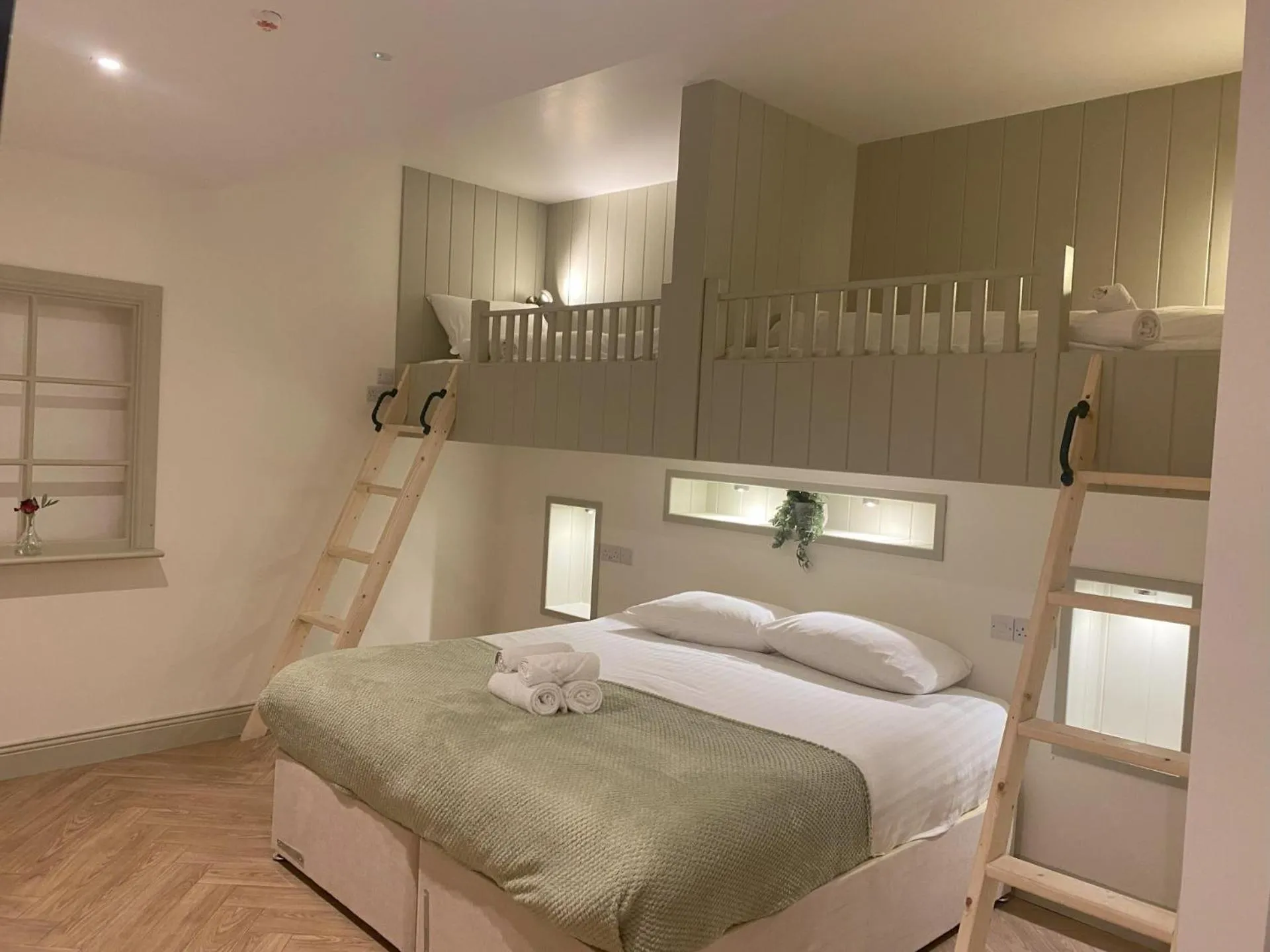 Bed in Walsh's Hotel and Apartments