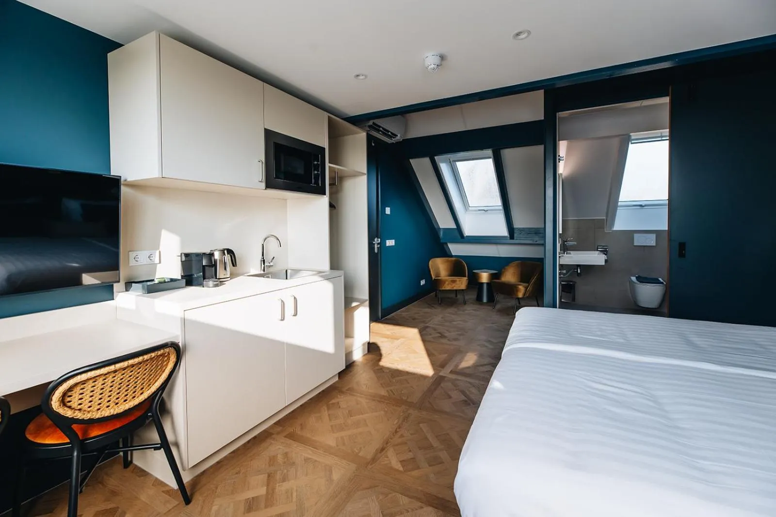 Photo of the whole room, Bed in Hotel Renesse