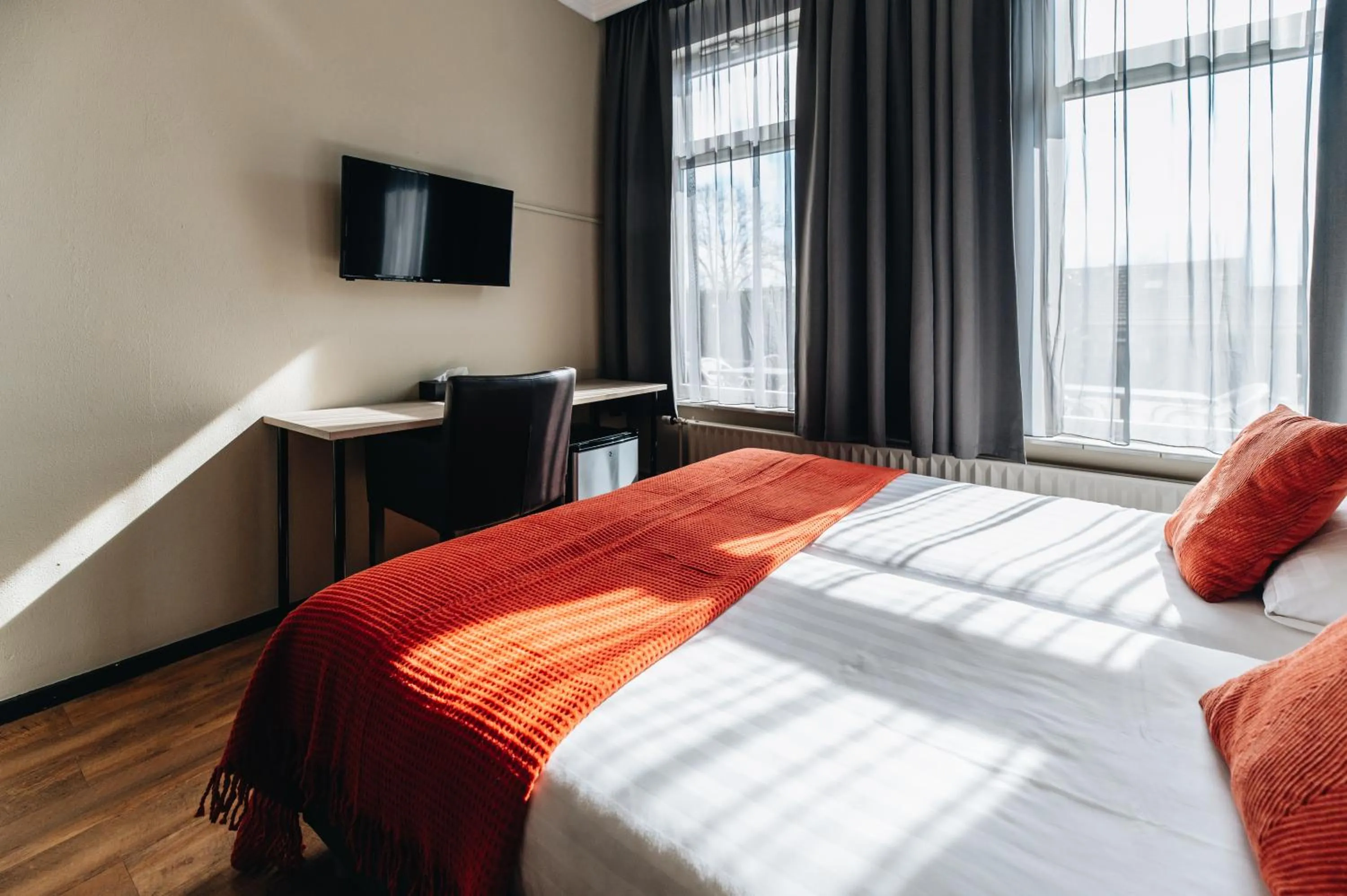 Photo of the whole room, Bed in Hotel Renesse