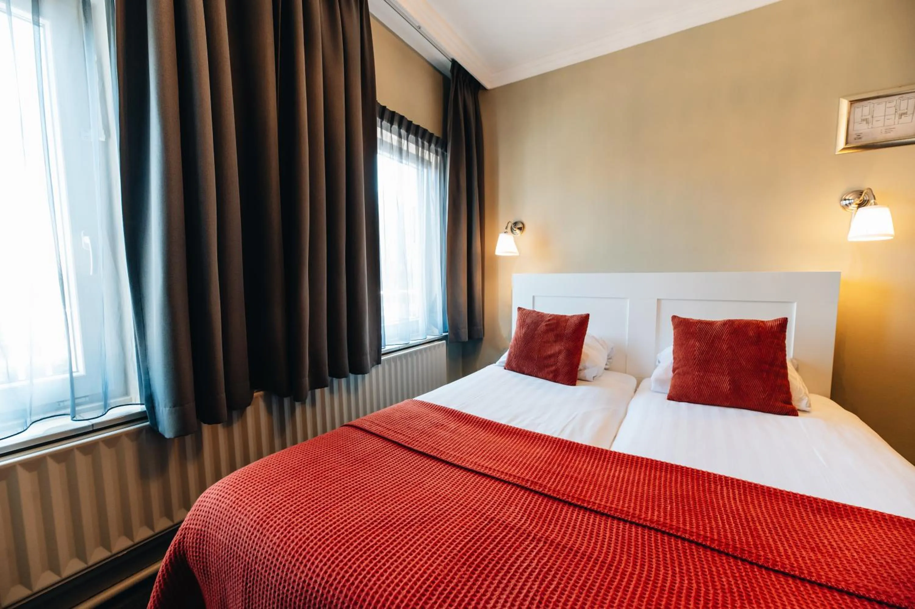 Photo of the whole room, Bed in Hotel Renesse