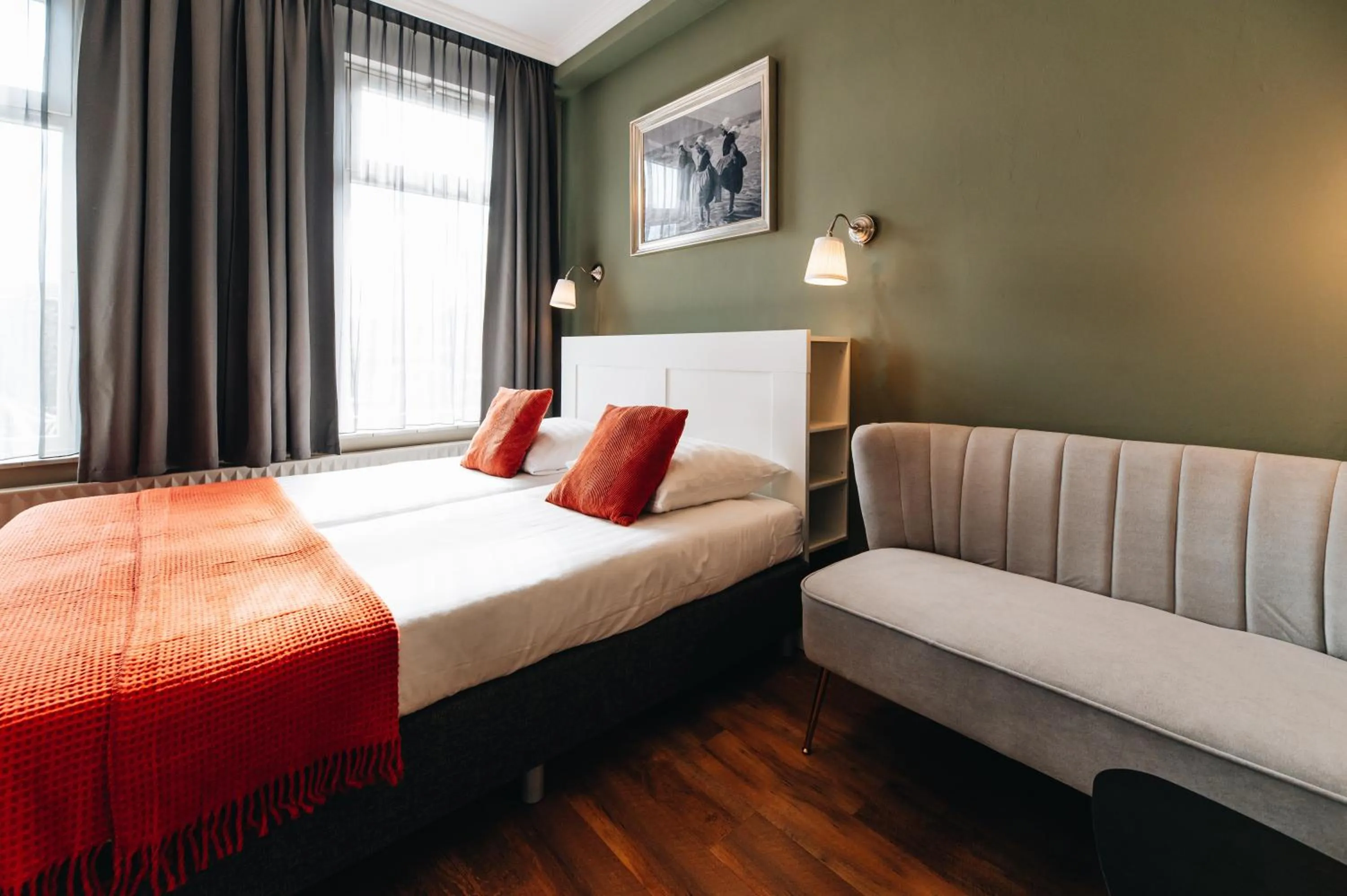 Photo of the whole room, Bed in Hotel Renesse