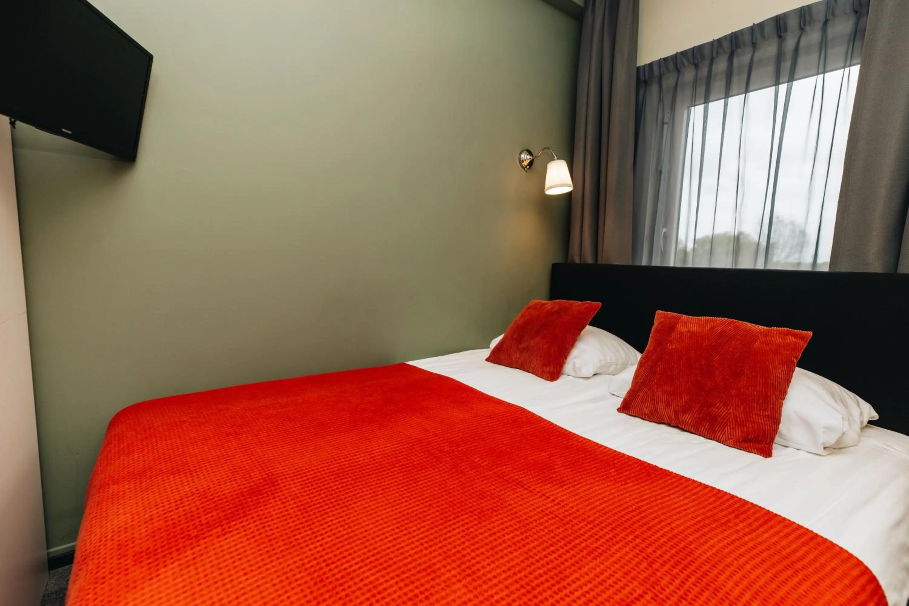 Photo of the whole room, Bed in Hotel Renesse