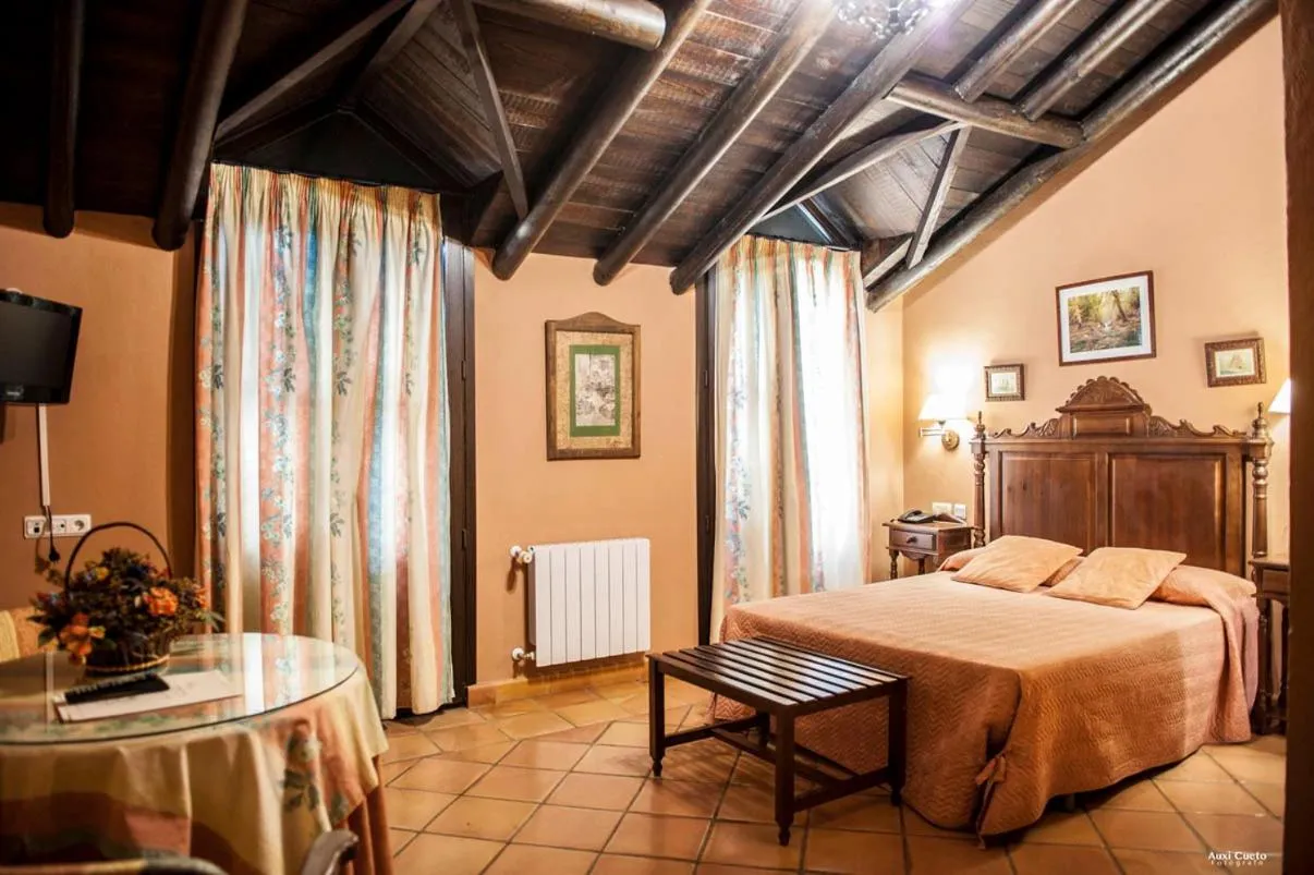 Photo of the whole room in Casa Grande de El Burgo