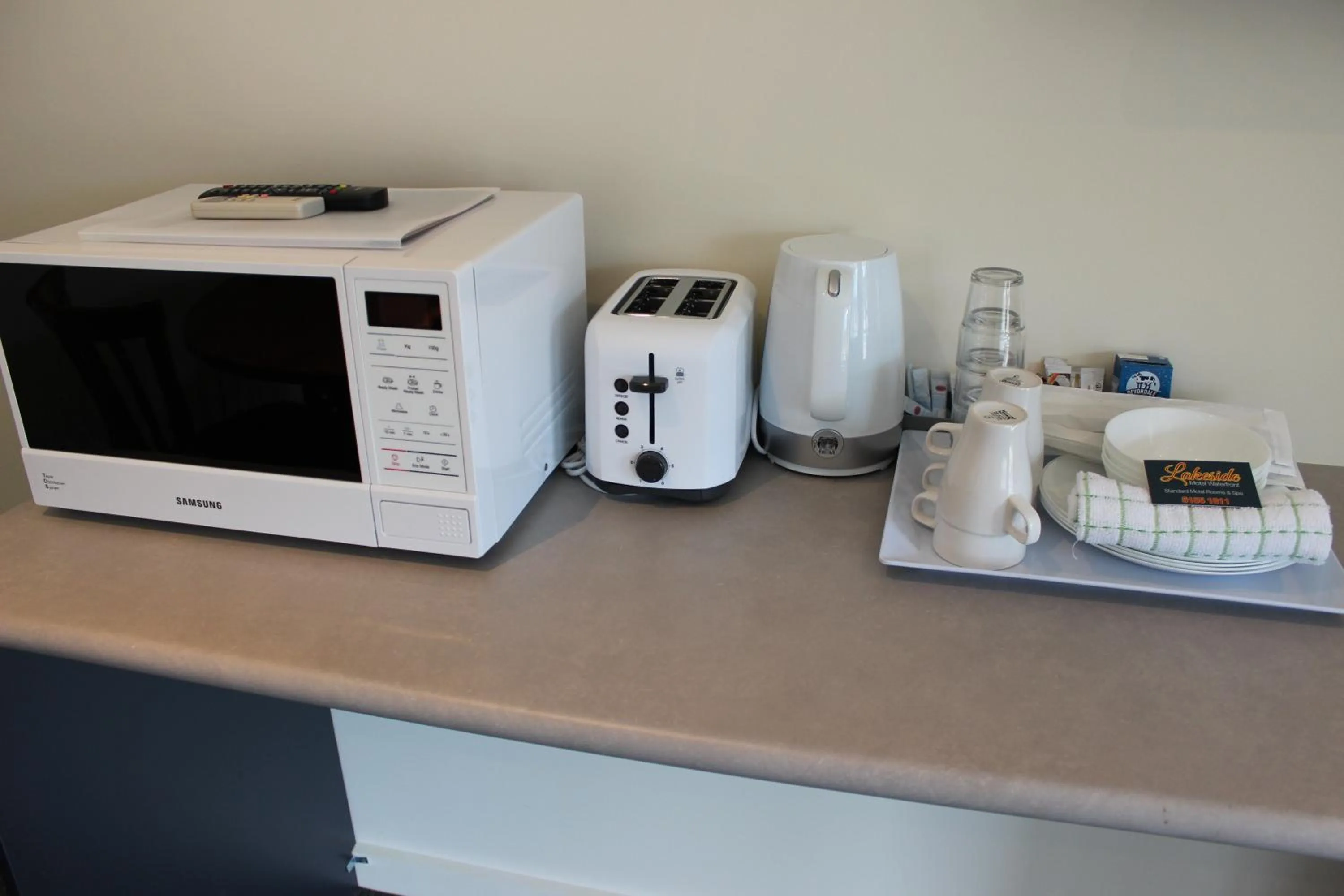 Coffee/tea facilities in Lakeside Motel Waterfront