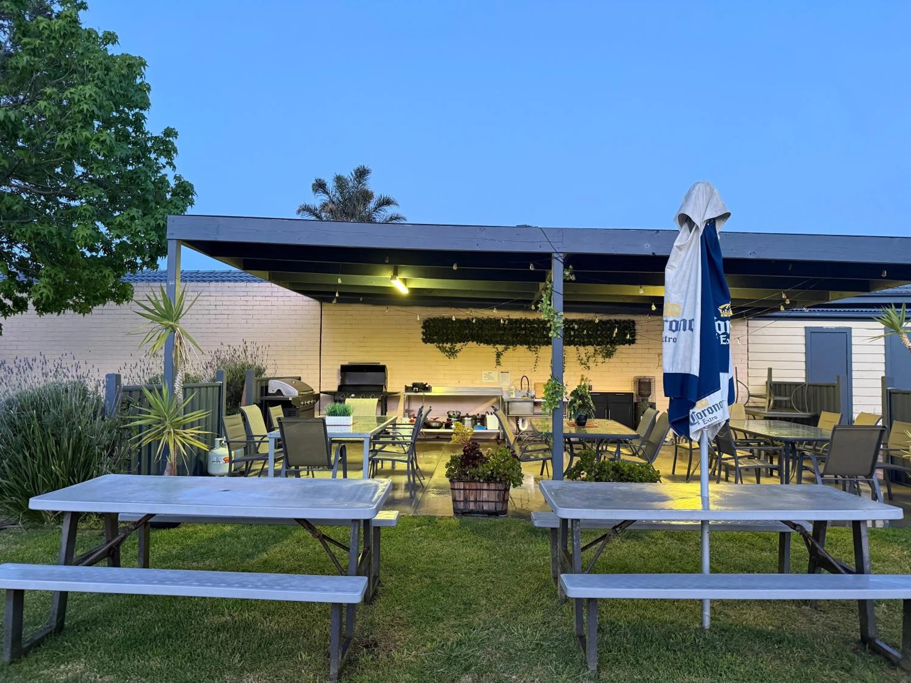 Restaurant/places to eat in Lakeside Motel Waterfront