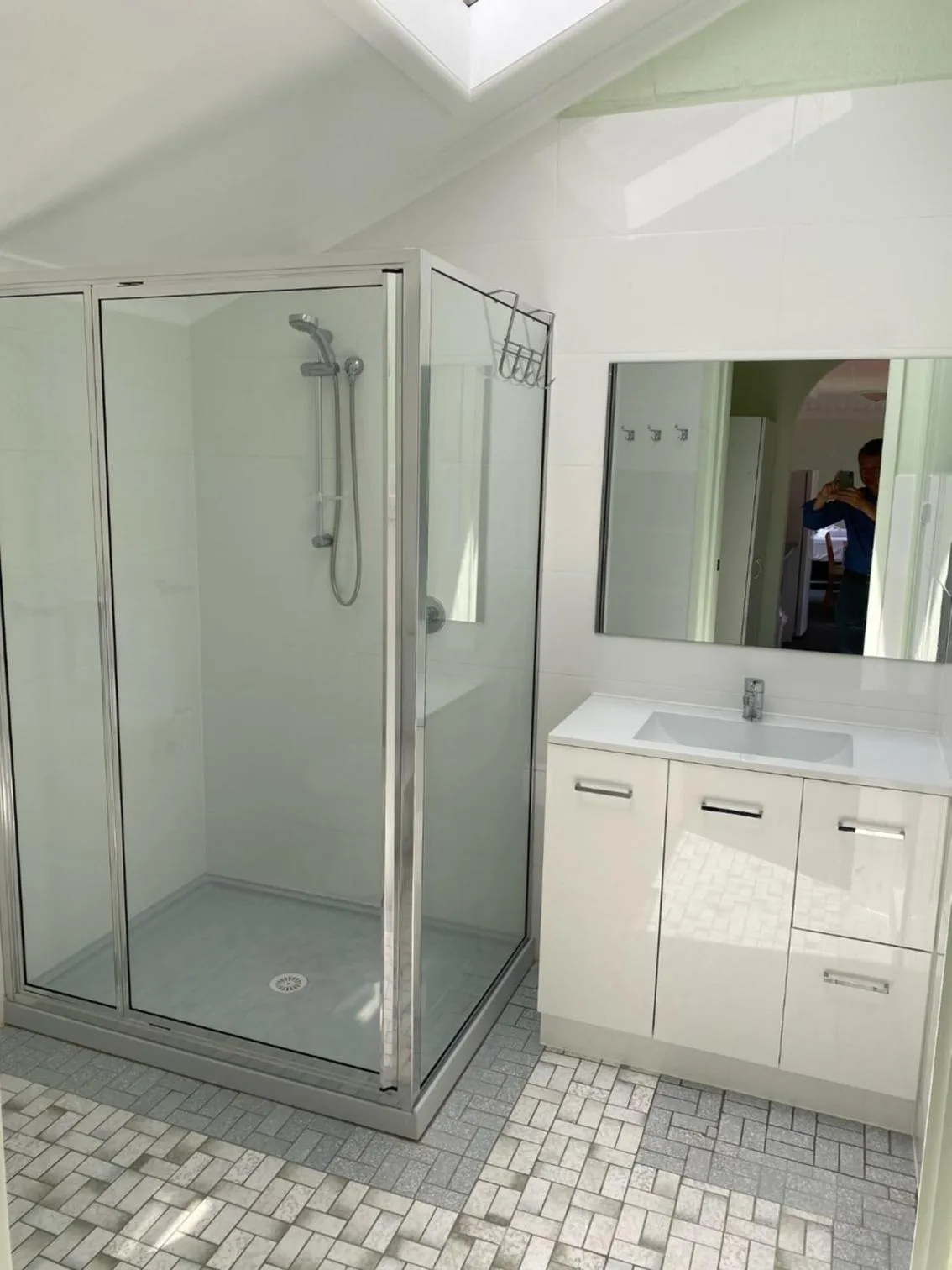 Bathroom in Lakeside Motel Waterfront