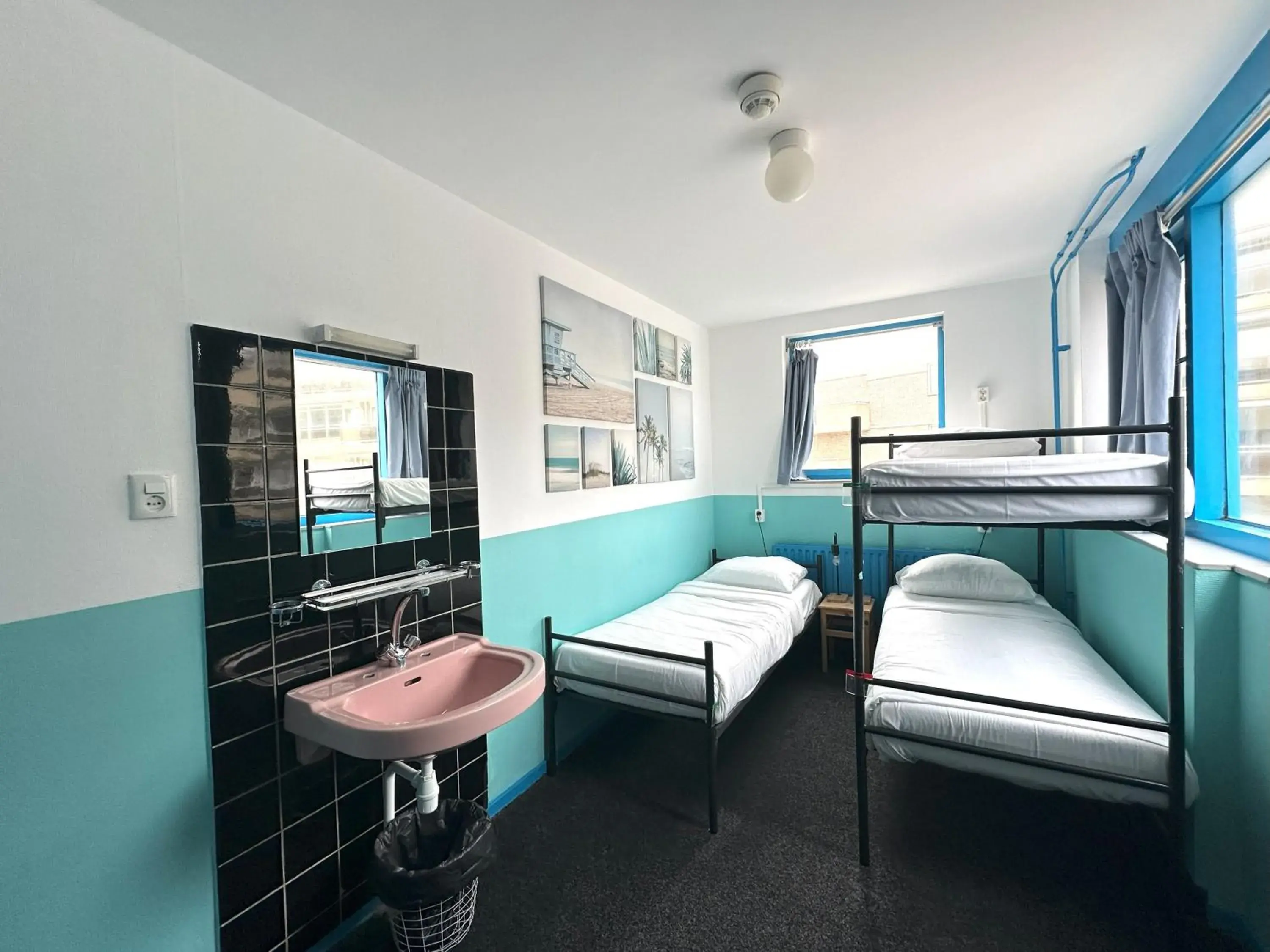 Single Bed in Female Dormitory Room in The Flying Pig Beach Hostel Single Bed in Female Dormitory Room in The Flying Pig Beach Hostel