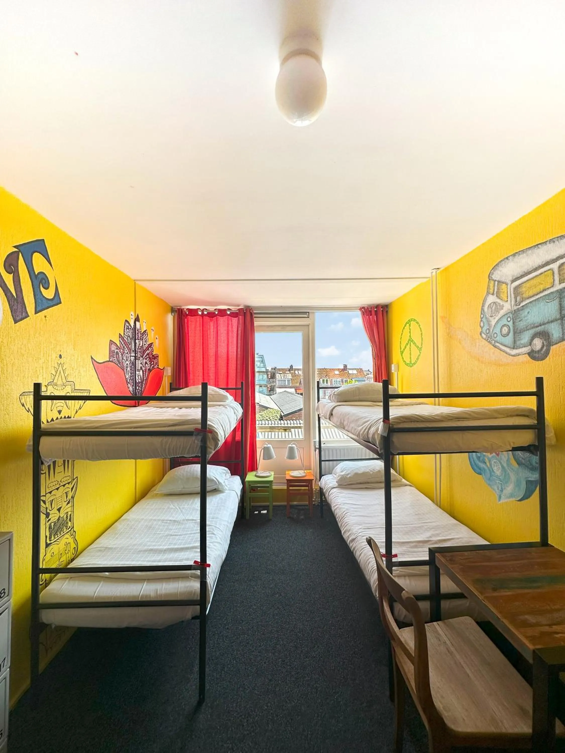 Bedroom, Bed in The Flying Pig Beach Hostel Age 18 to 40