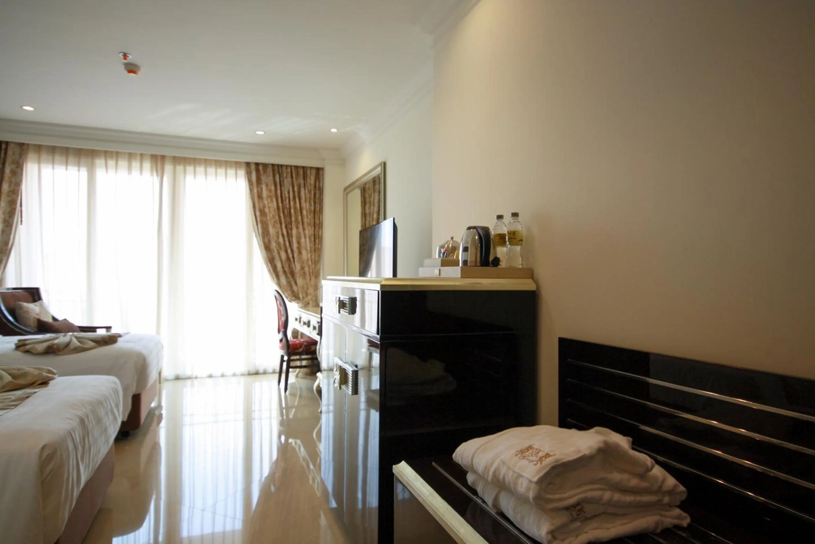 Day, Bed in LK President