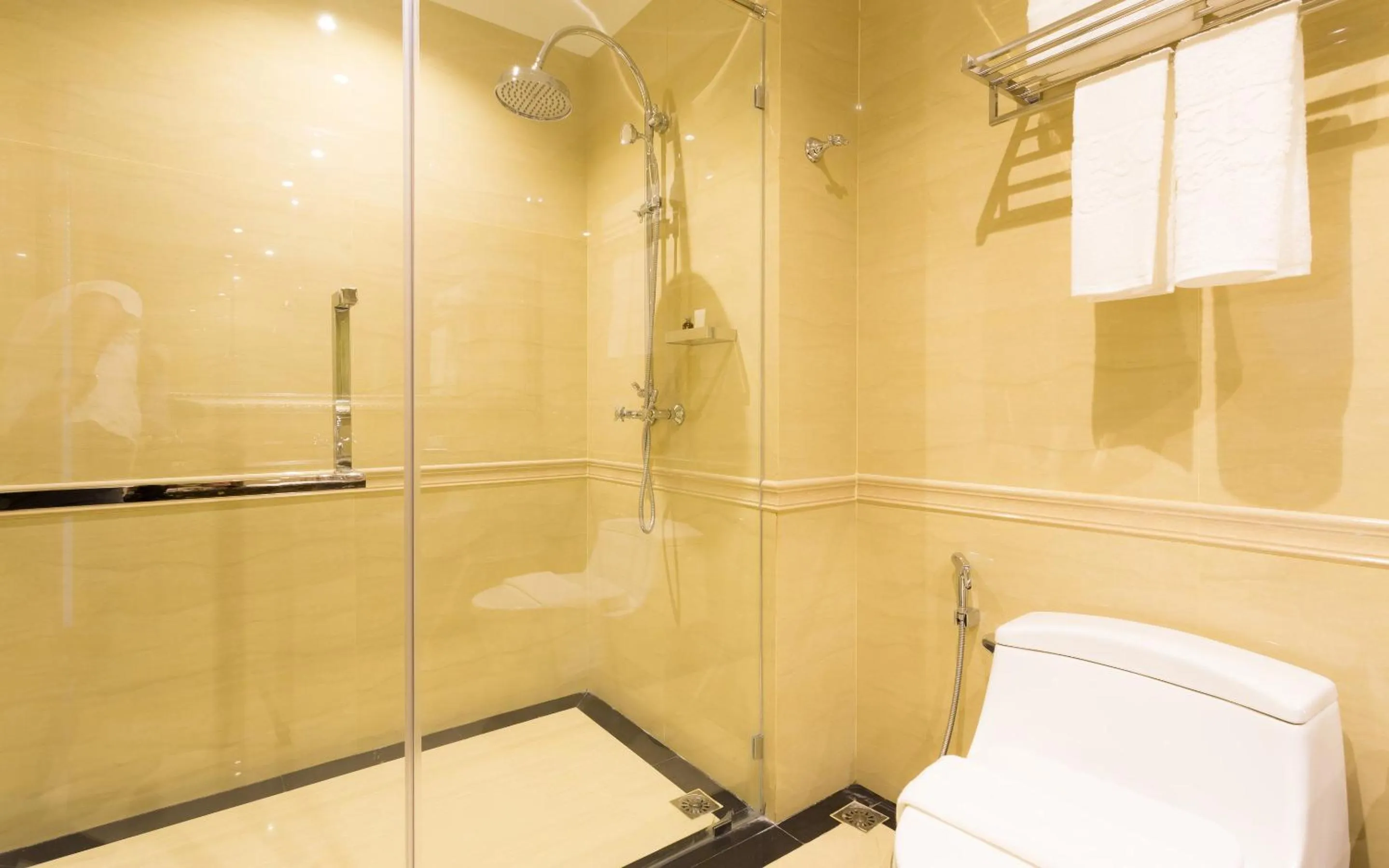 Shower in LK President