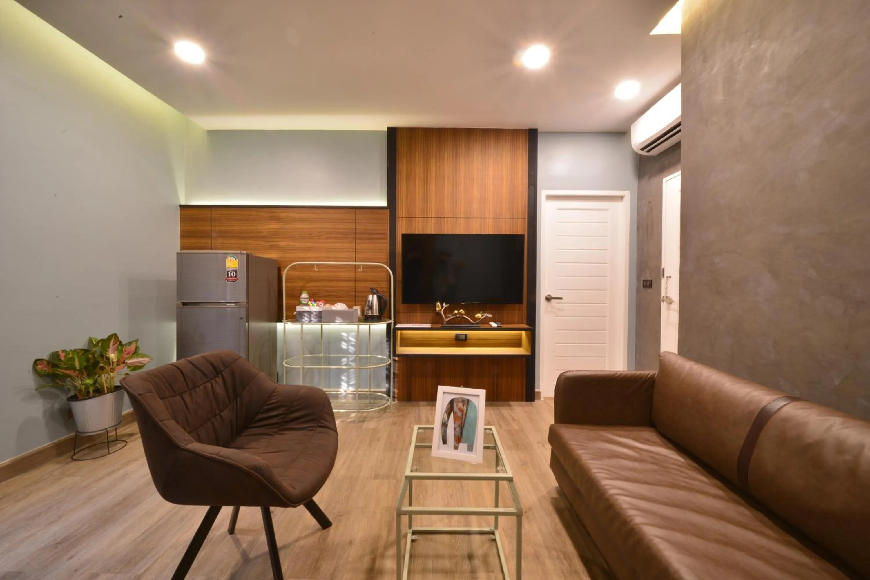 Living room in Sureena Hotel